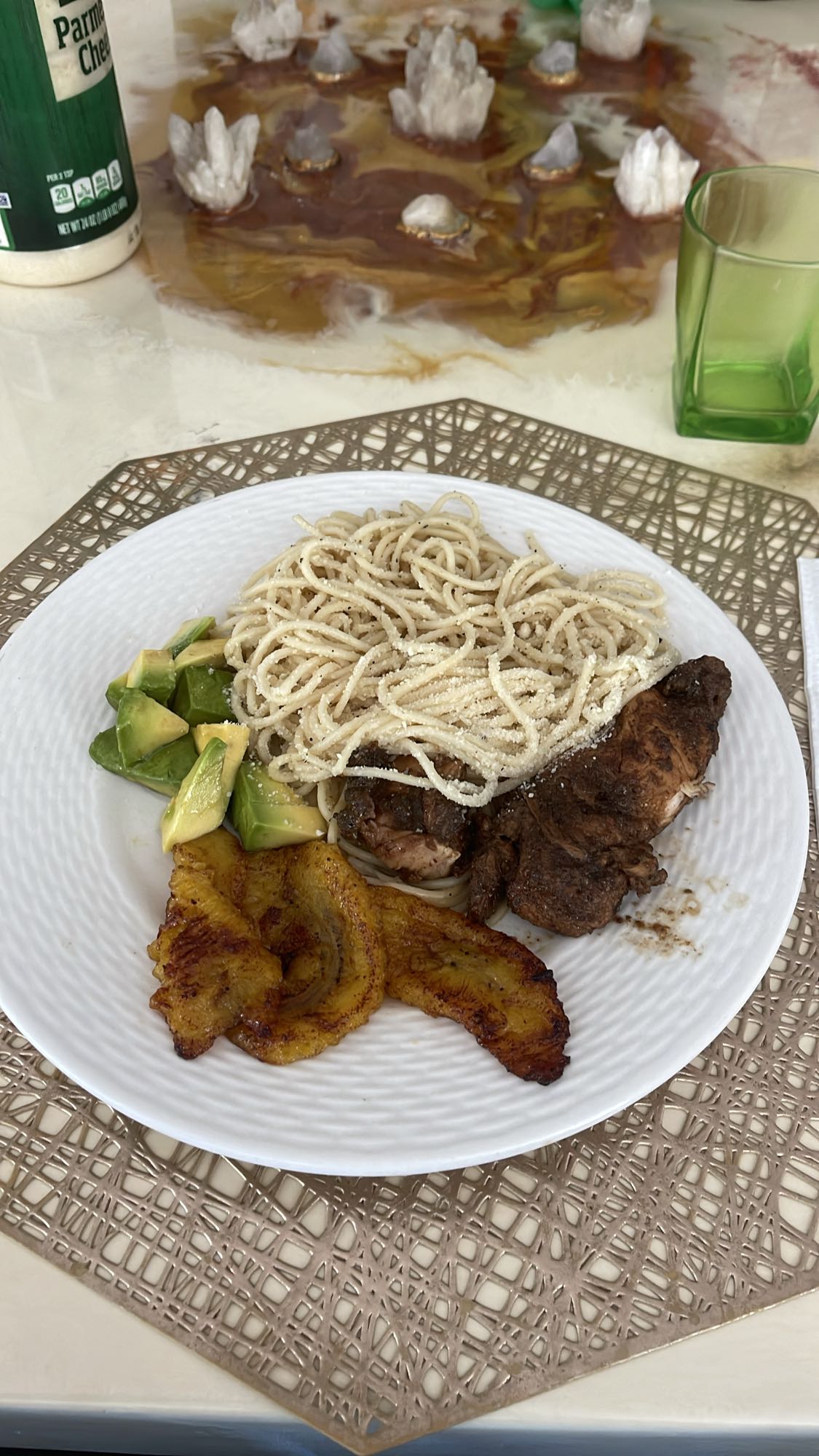 Pollo con espaguetis