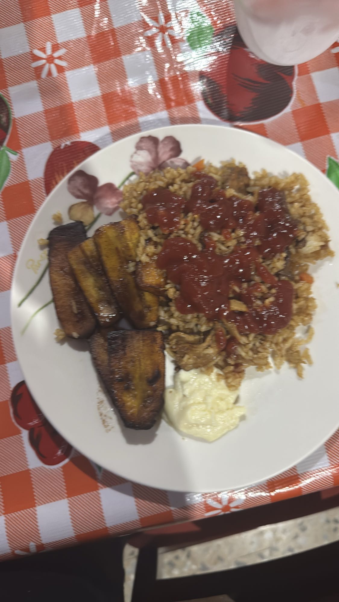 Arroz con plátano frito