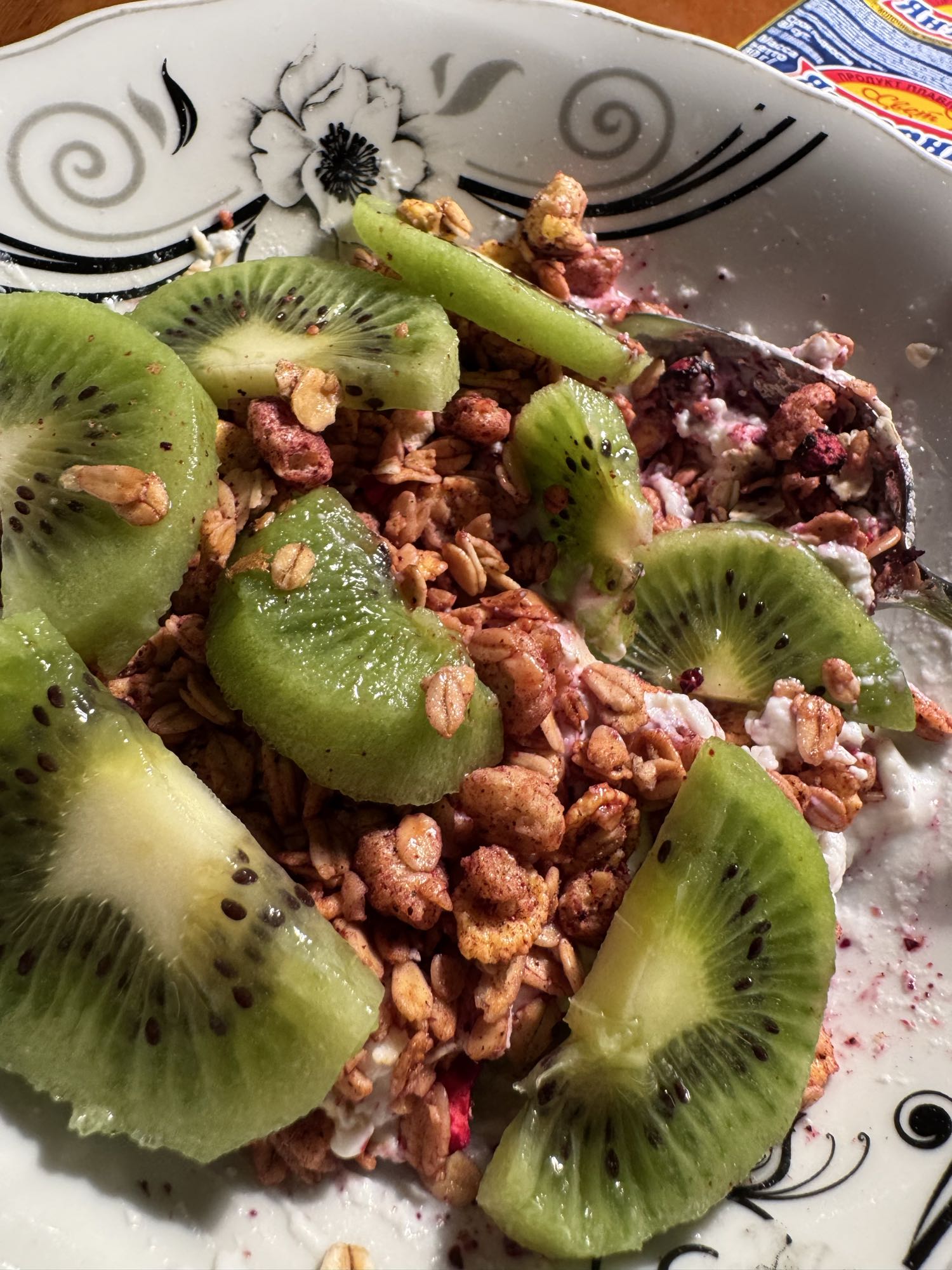 Yoğurtlu Granola Kivi