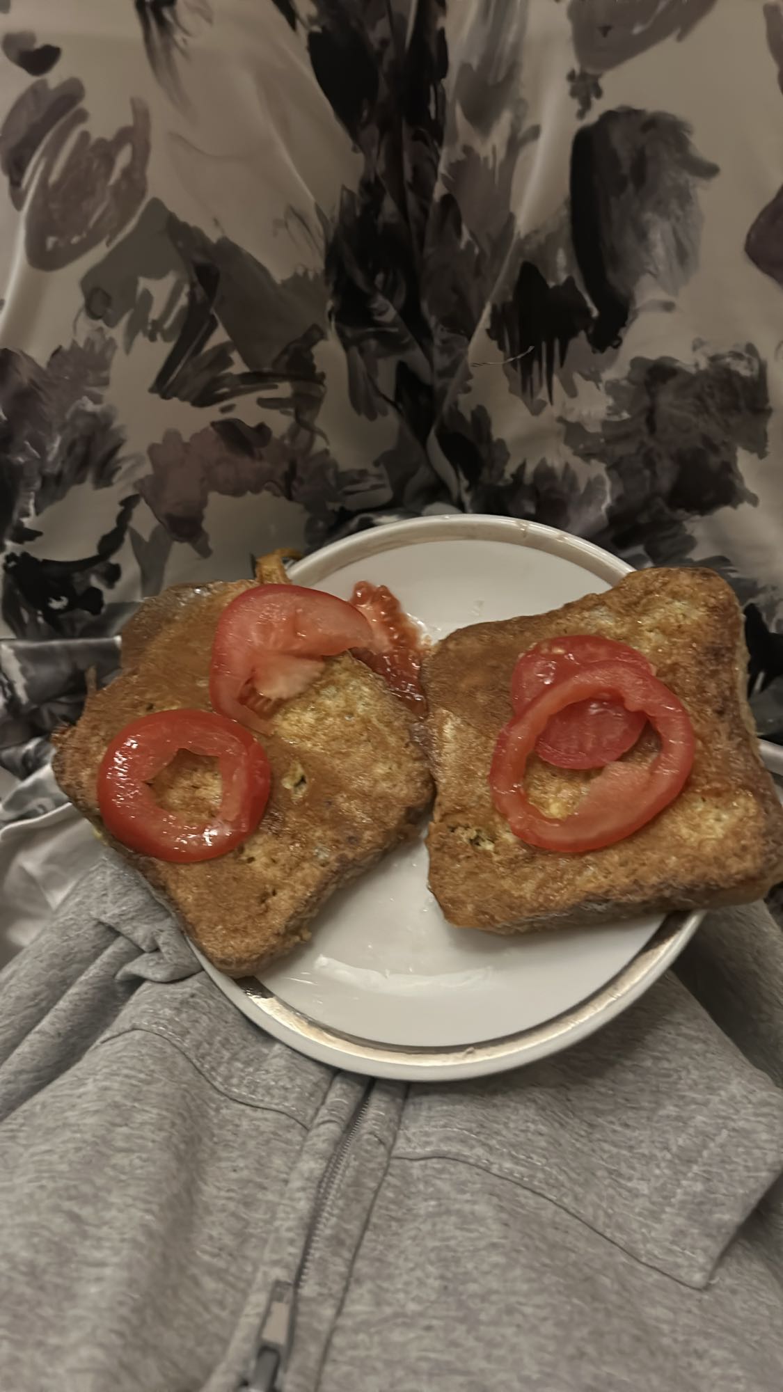 Tosty francuskie z pomidorem