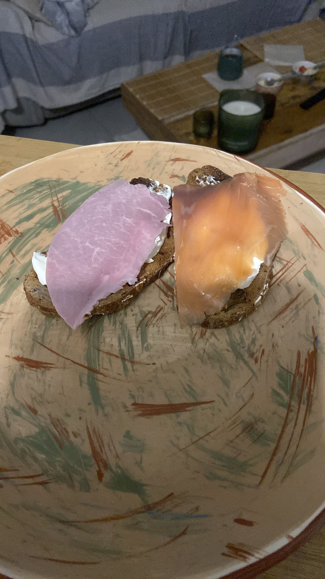 Tartines au jambon et saumon