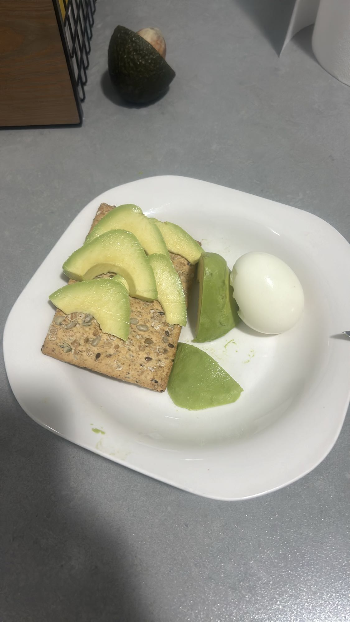 Tostada con aguacate y huevo