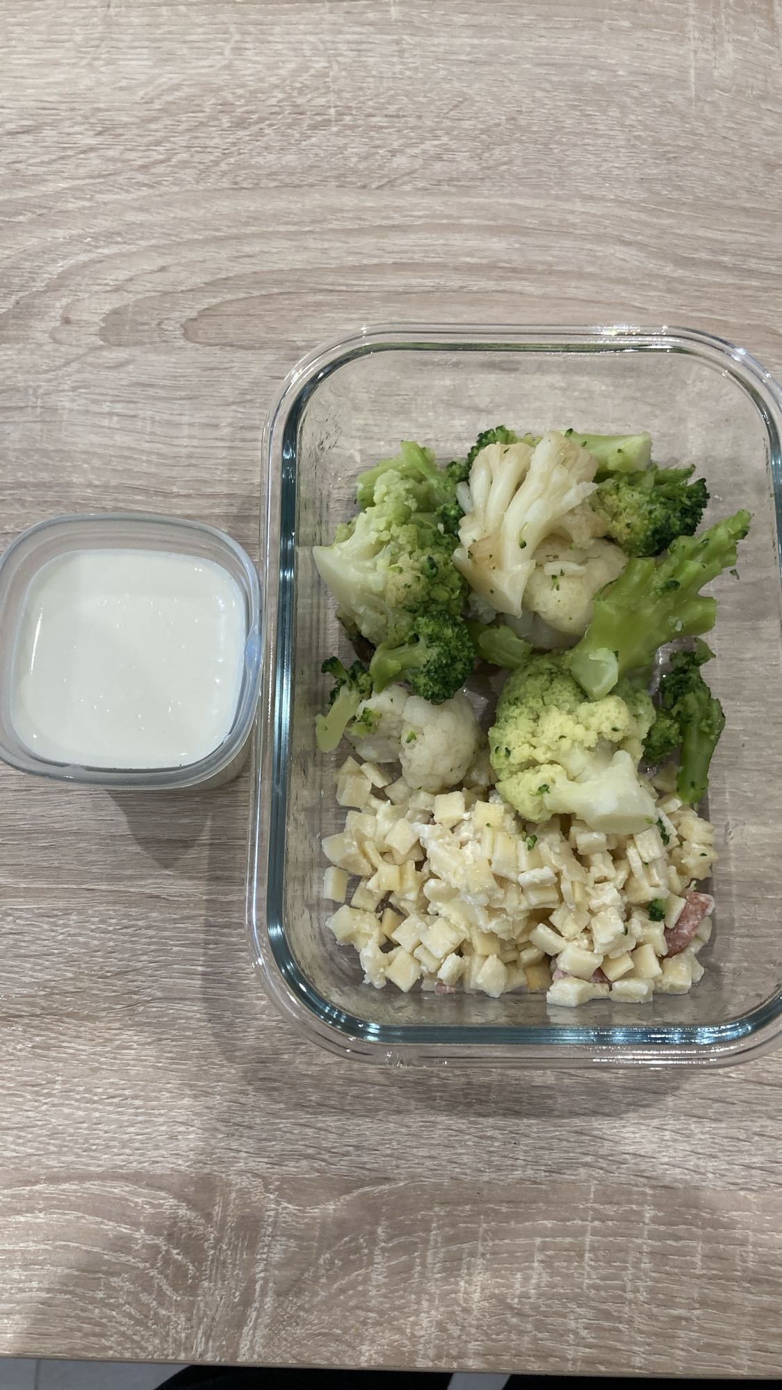 Salade de légumes et fromage