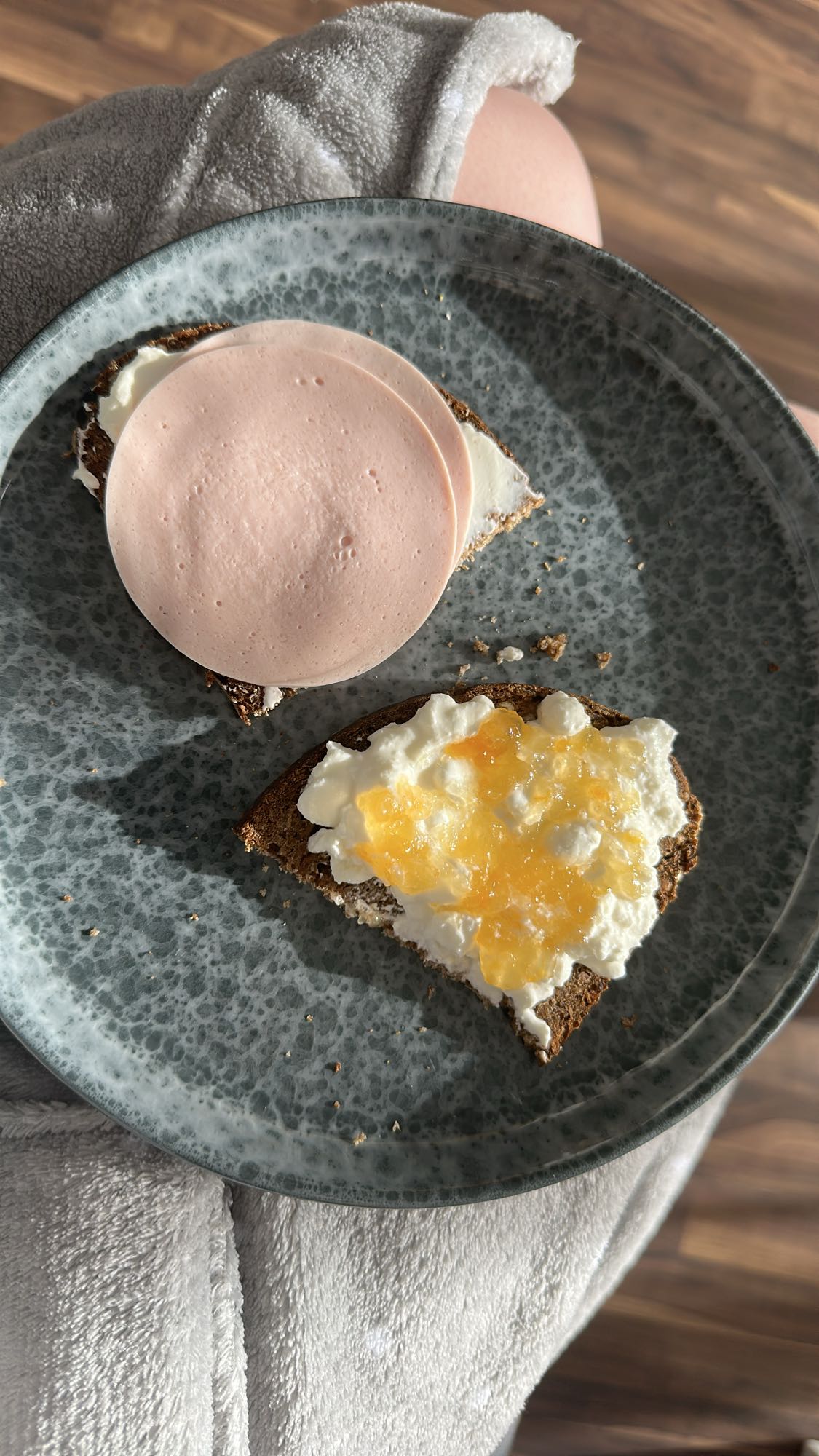 Vollkornbrot mit Belag