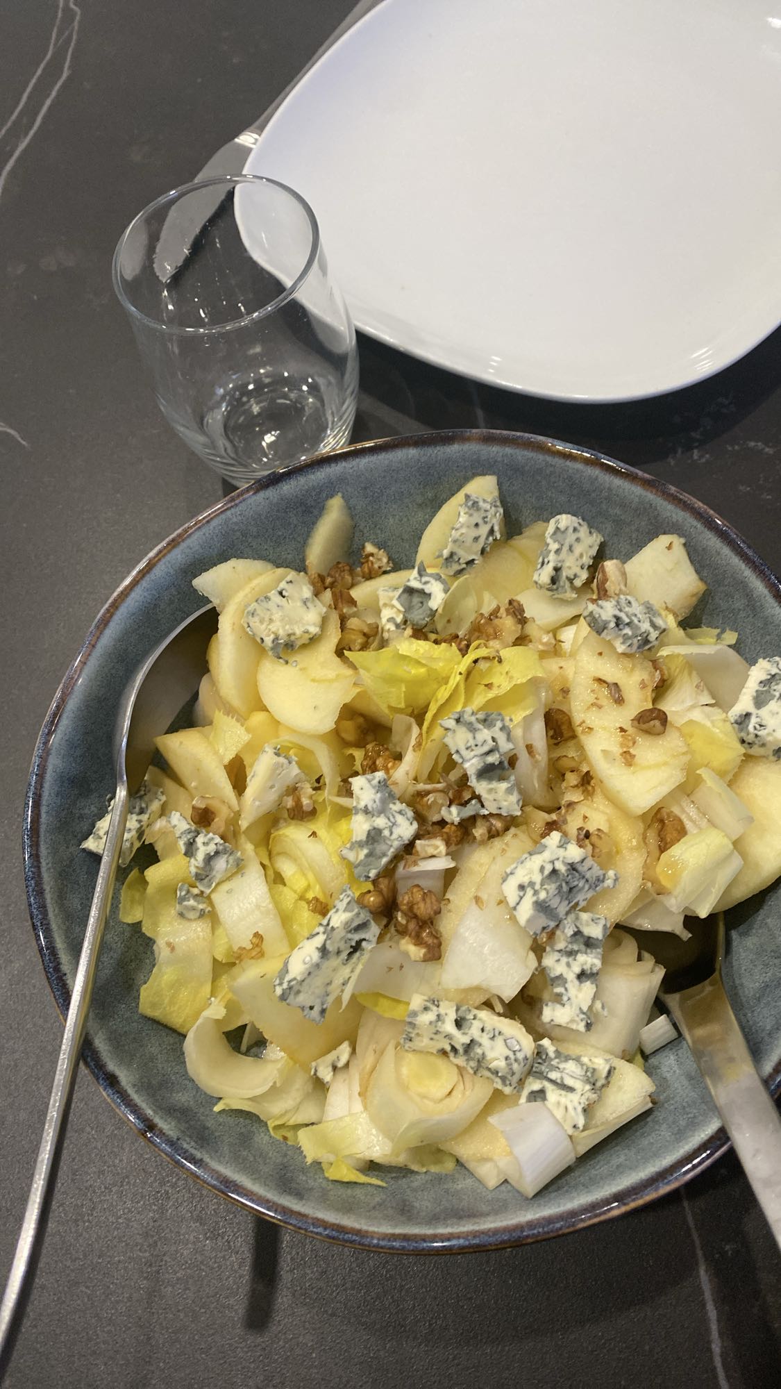 Salade d'endives et roquefort
