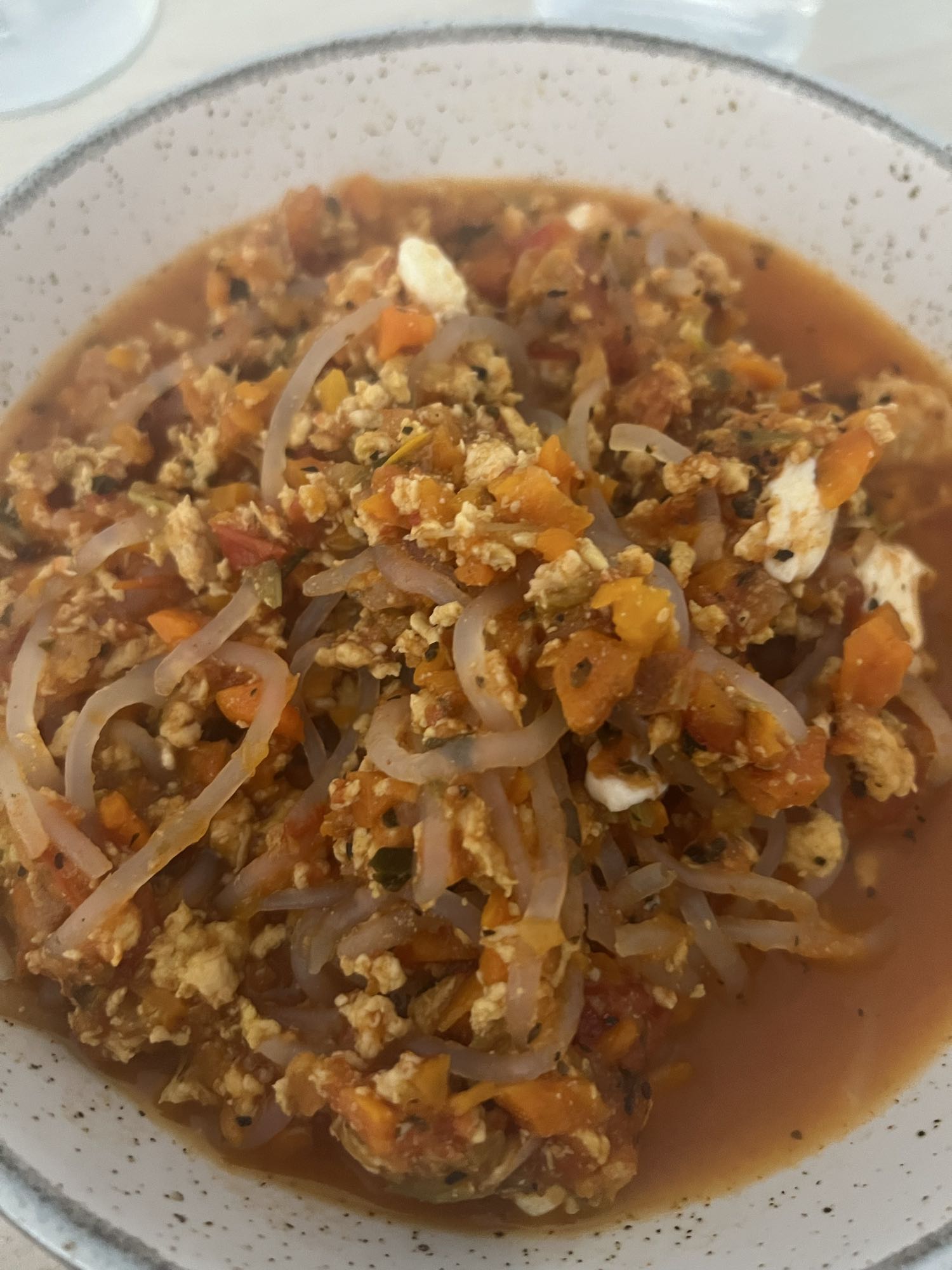 Fideos konjac con pollo