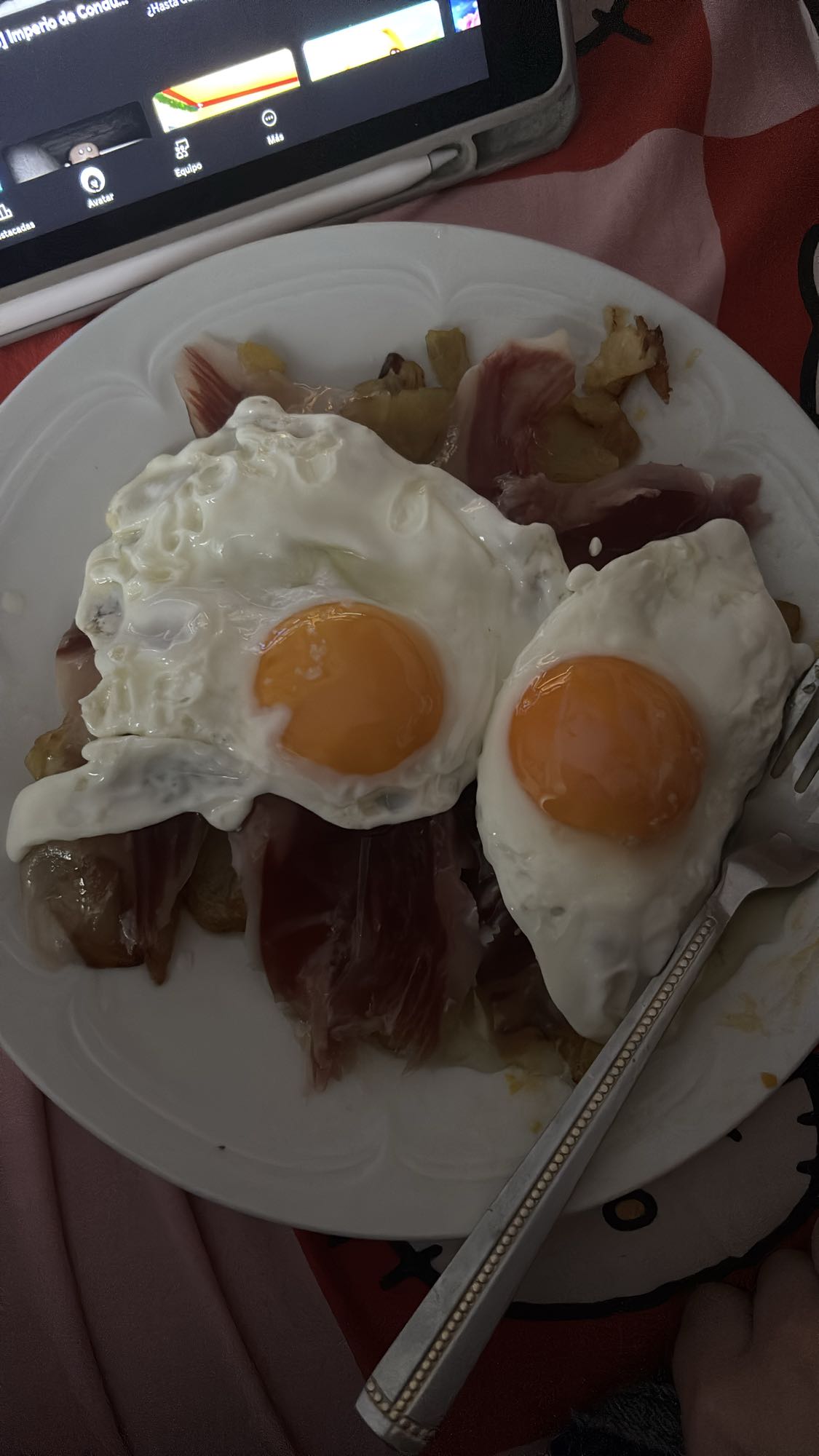 Huevos rotos con jamón