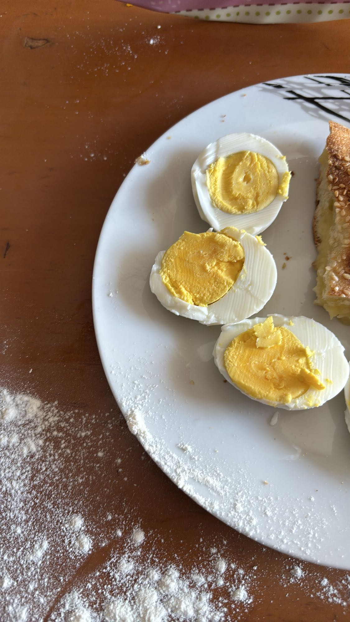 Haşlanmış Yumurta ve Simit