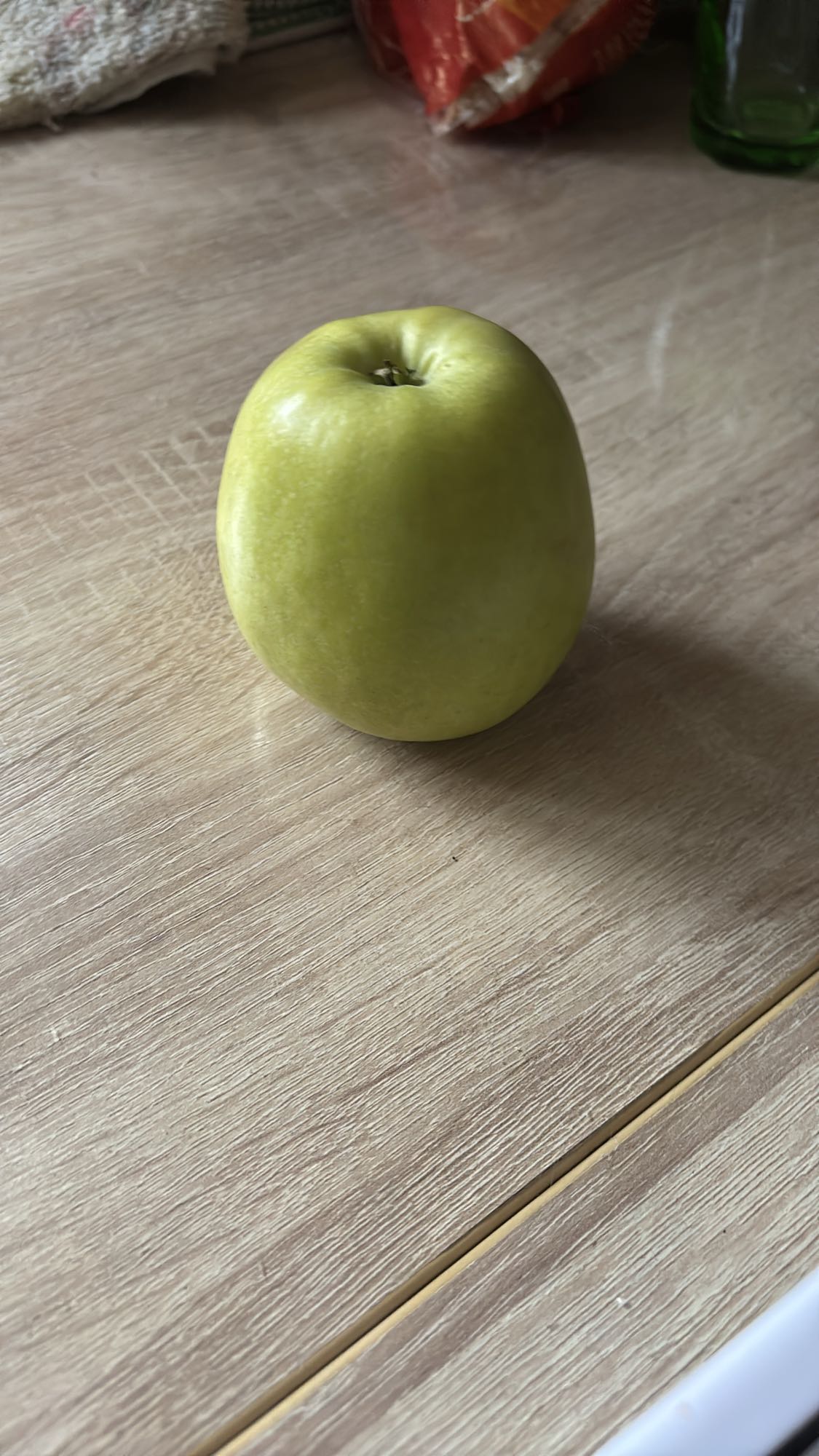 Зеленое яблоко