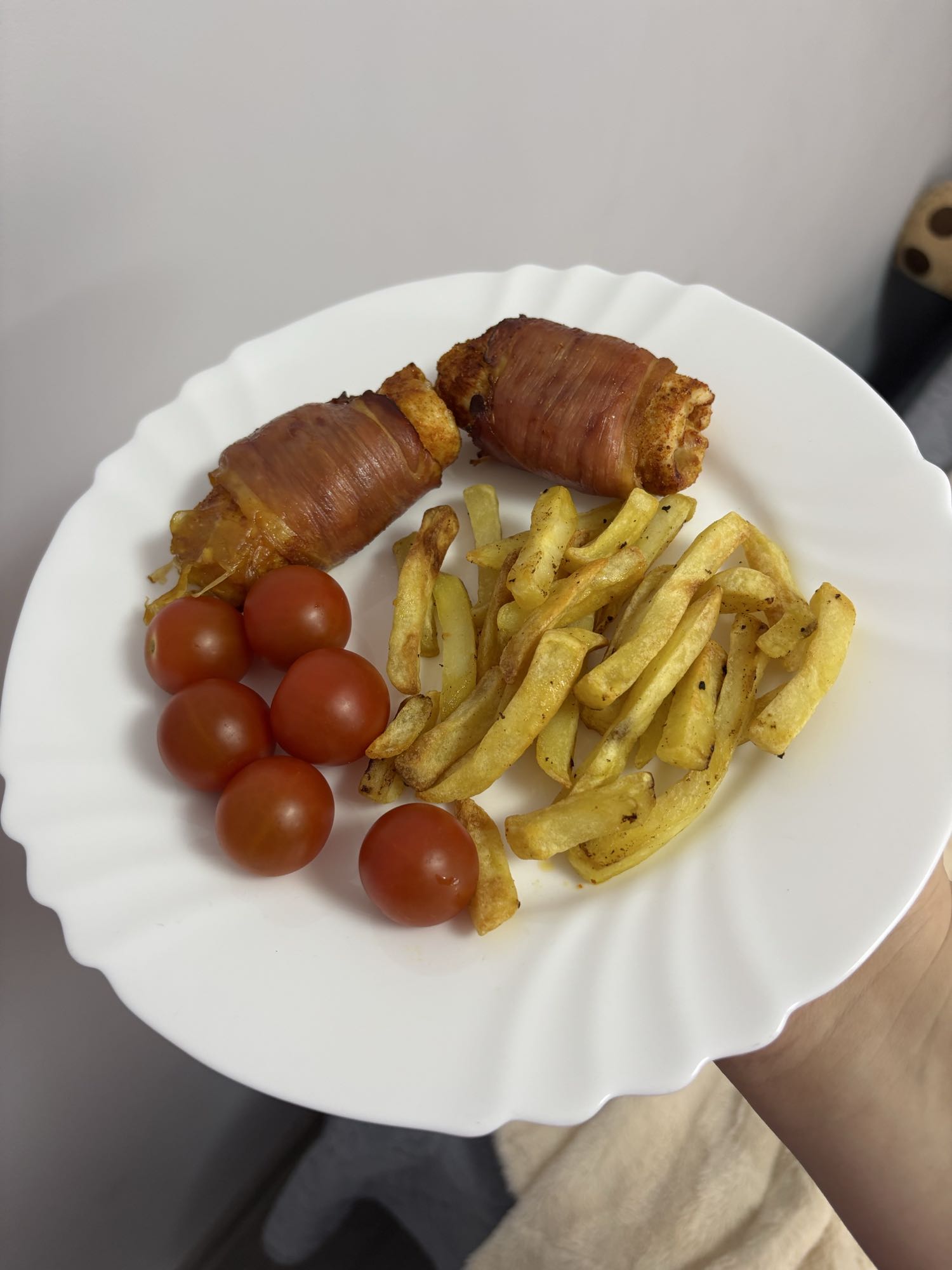 Baconos csirkemell sültkrumplival