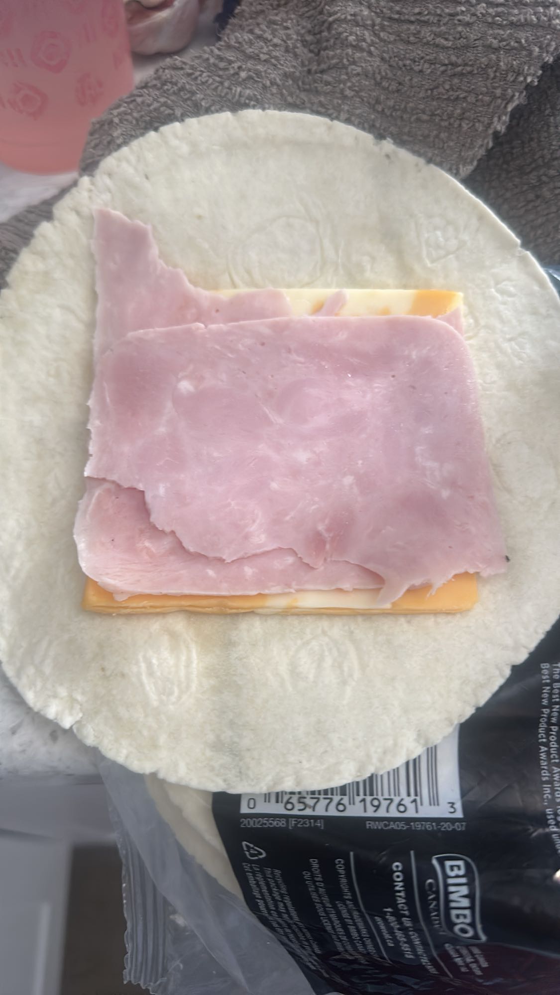 Tortilla con jamón y queso