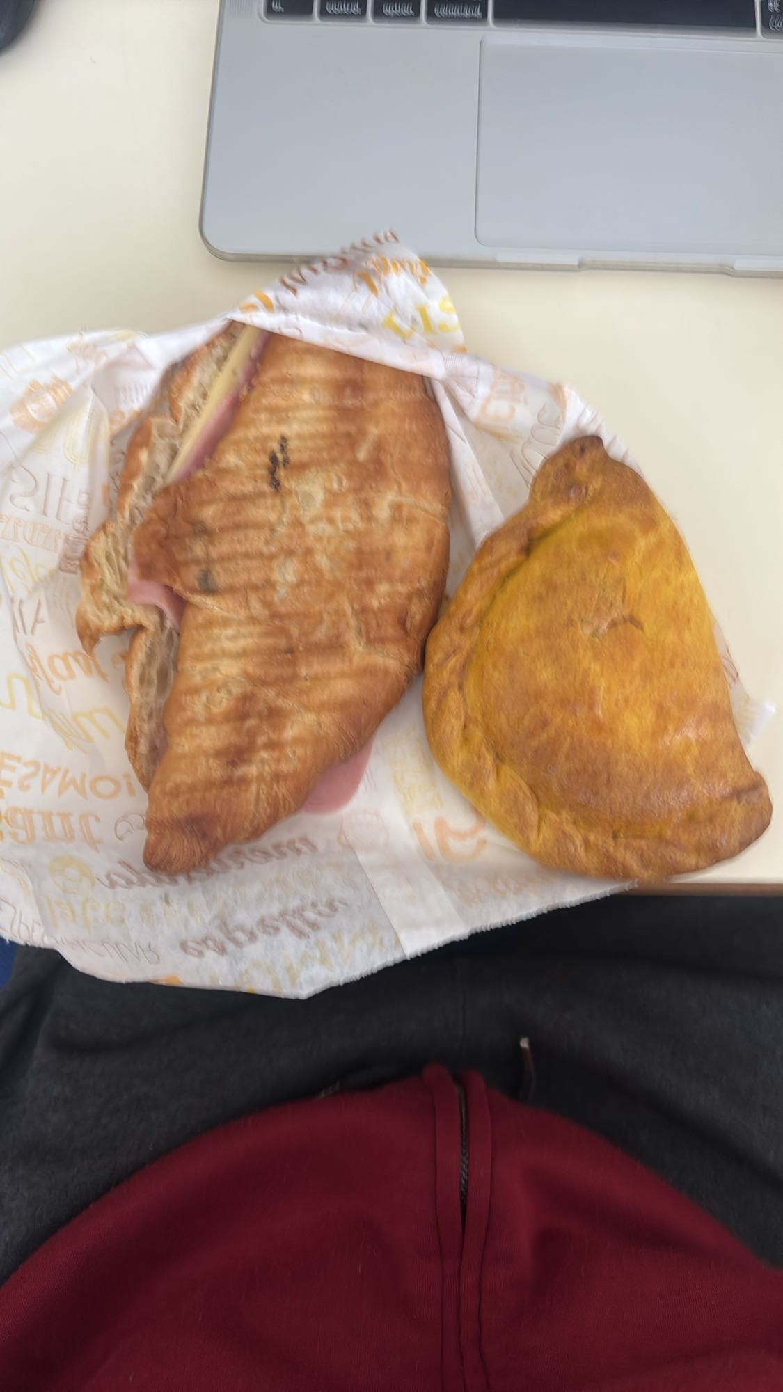 Panini y empanada