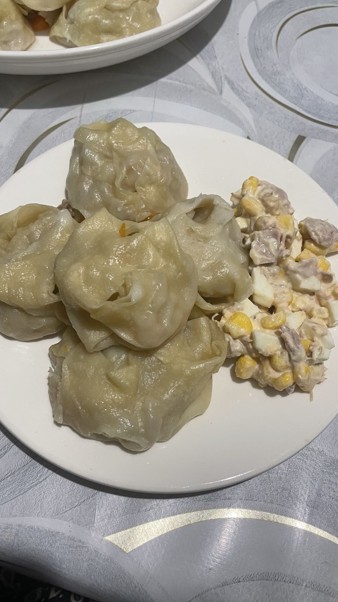 Манты с салатом