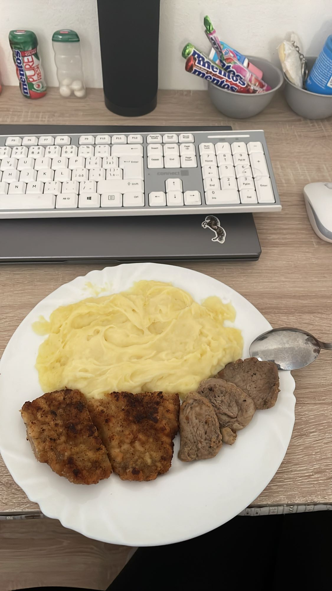 Smažené maso s bramborovou kaší