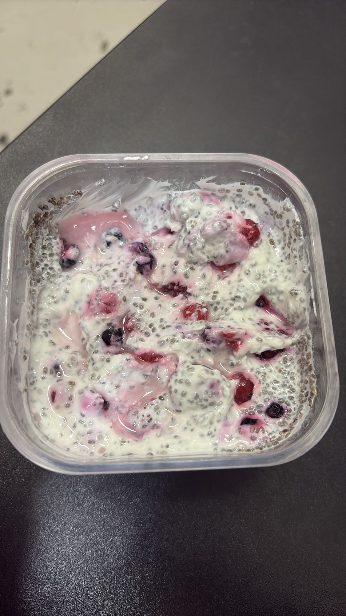 Chia jogurt z jagodami