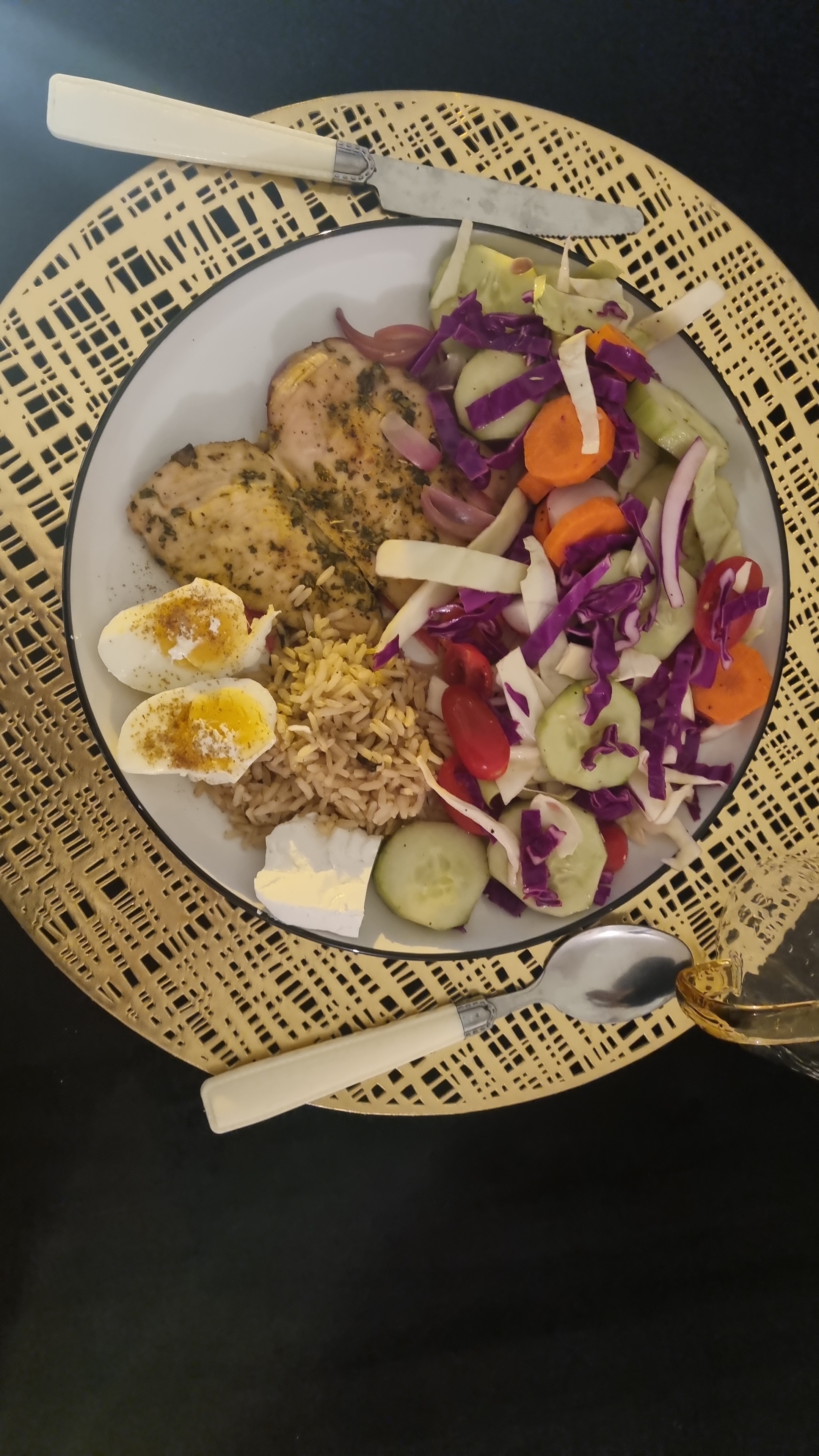Poulet avec salade et riz