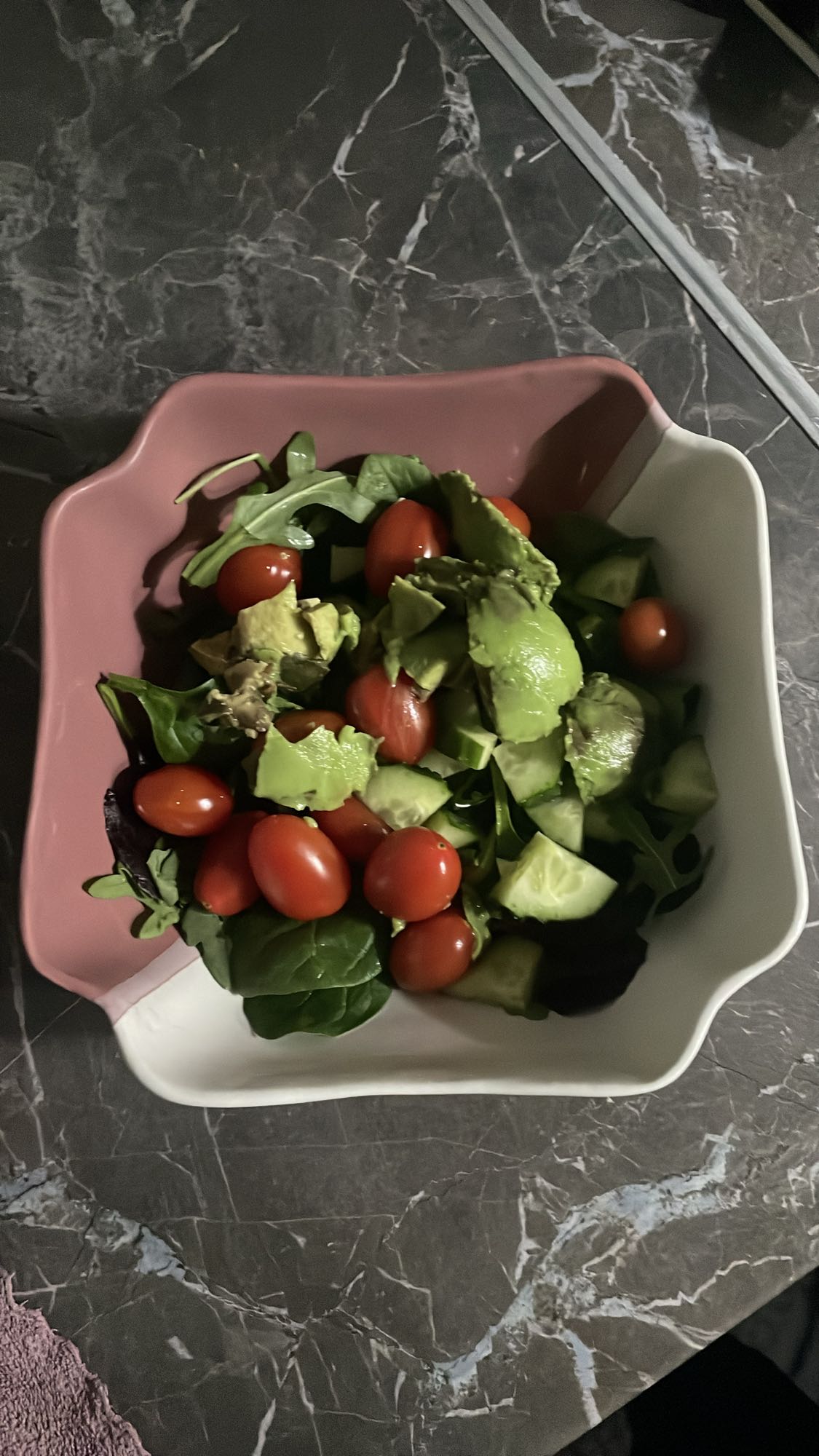 Овощной салат с авокадо