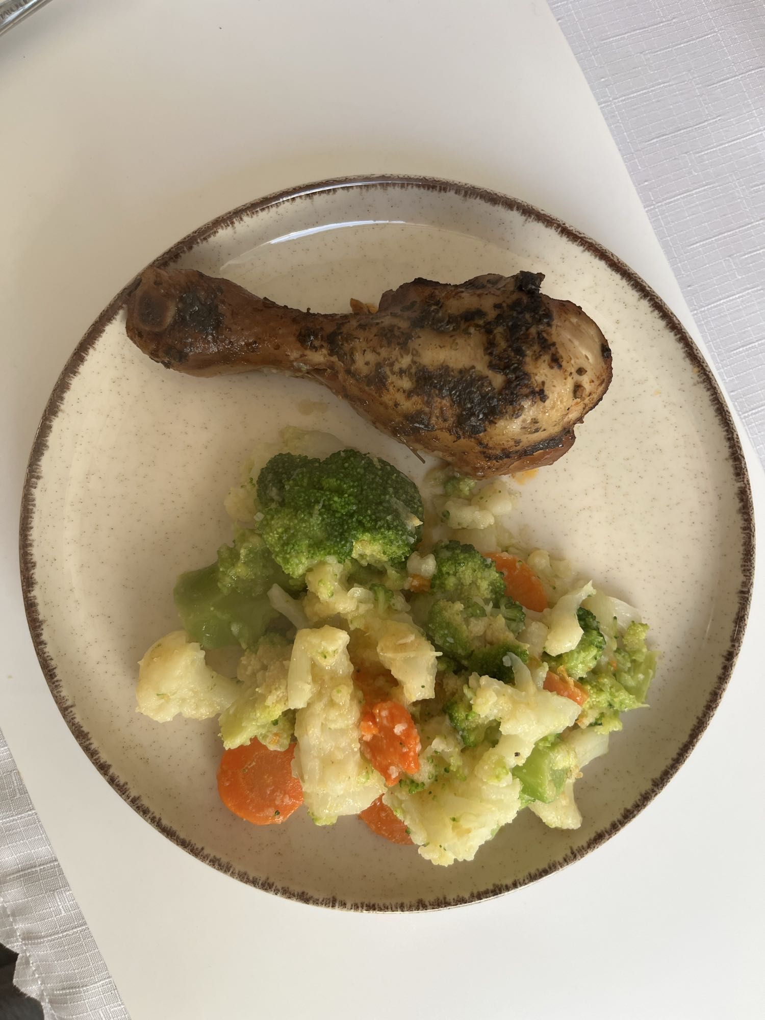 Pieczone udko z warzywami