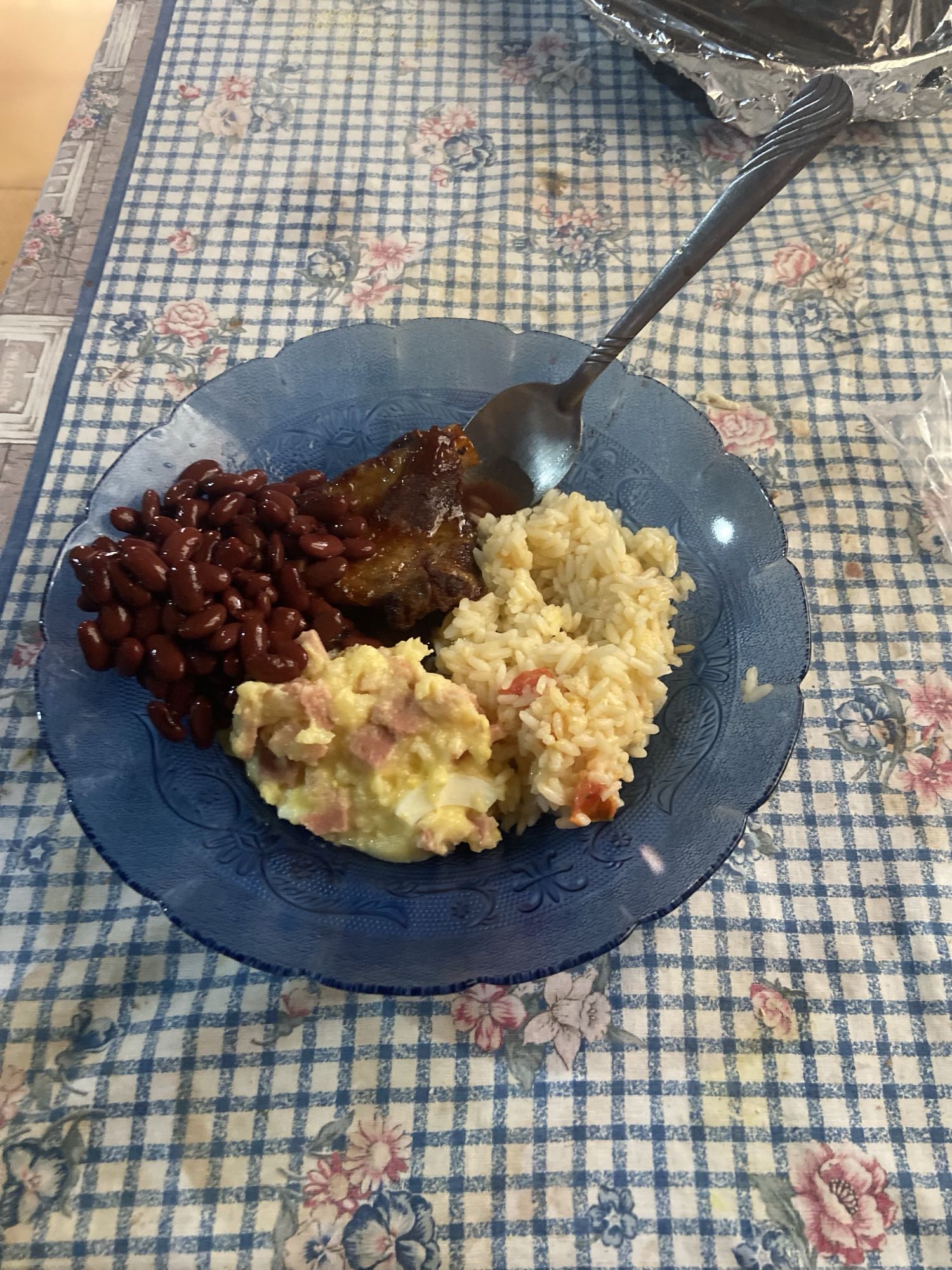 Plato de arroz y frijoles