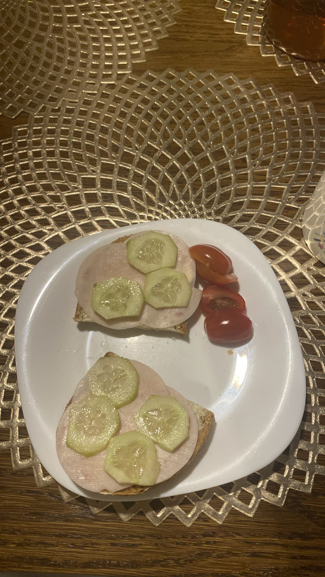 Kanapki z szynką i warzywami