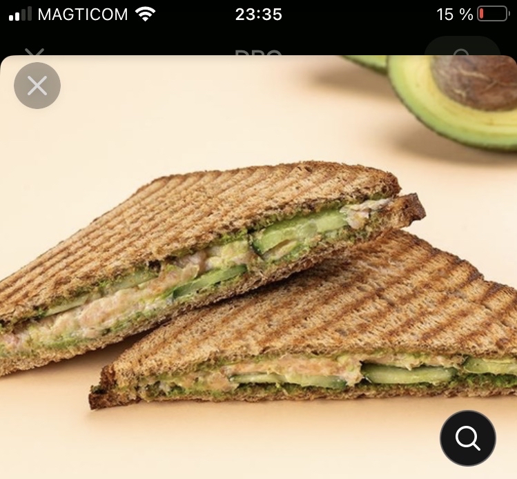 Тост с авокадо и лососем