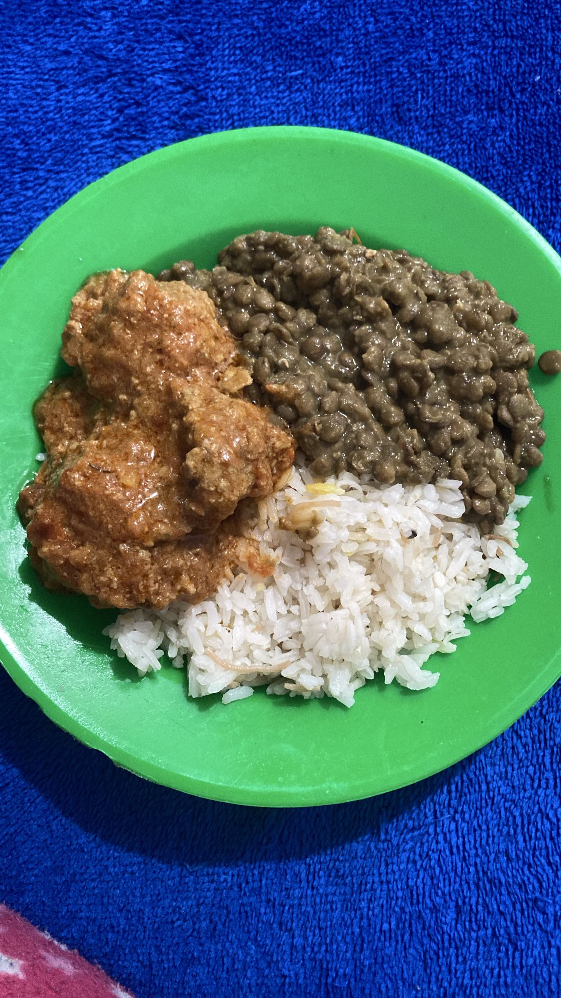 Lentejas con arroz y carne