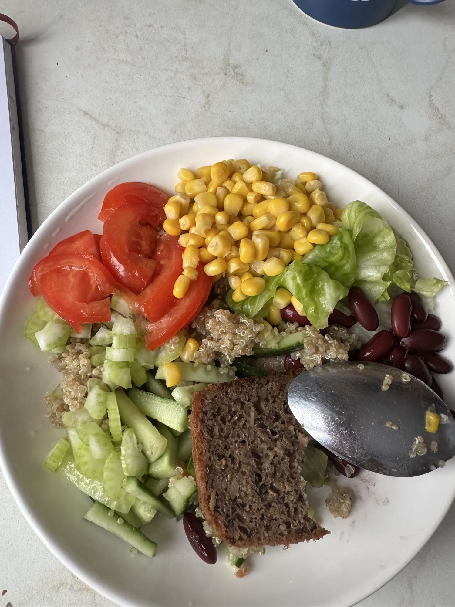 Овощной салат с киноа