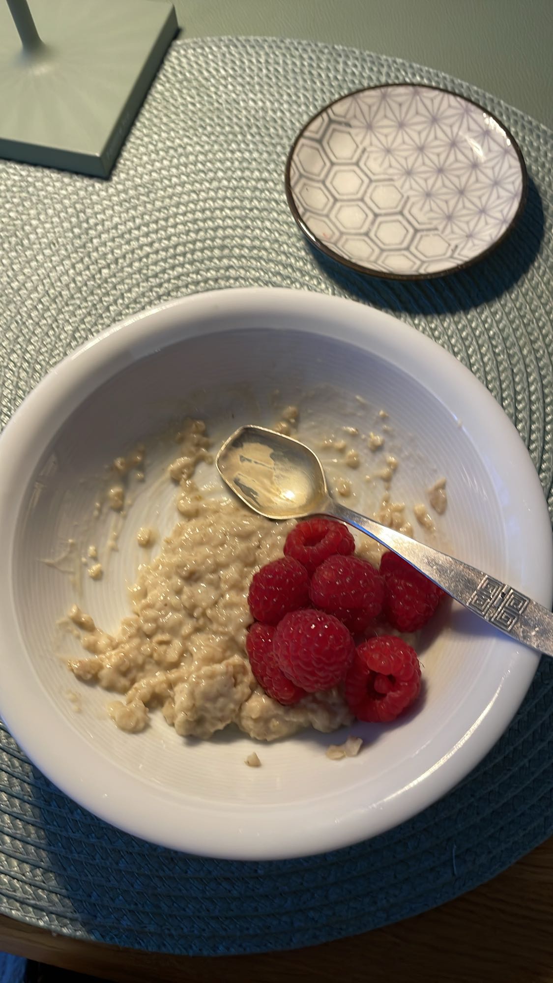 Haferbrei mit Himbeeren