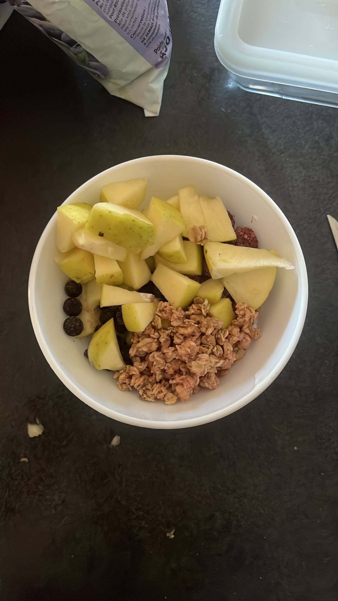 Bol de fruits et granola