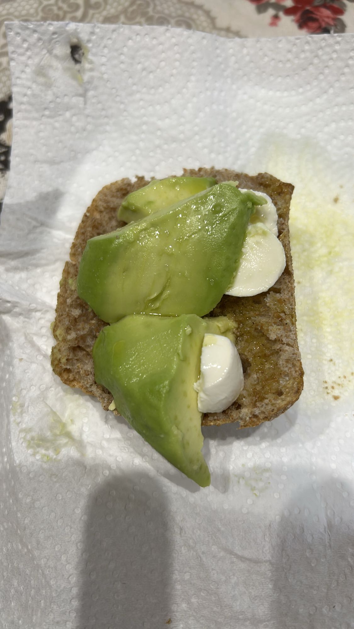 Tostada de aguacate