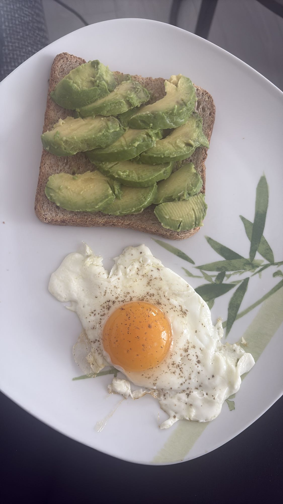 Toast à l'avocat et œuf