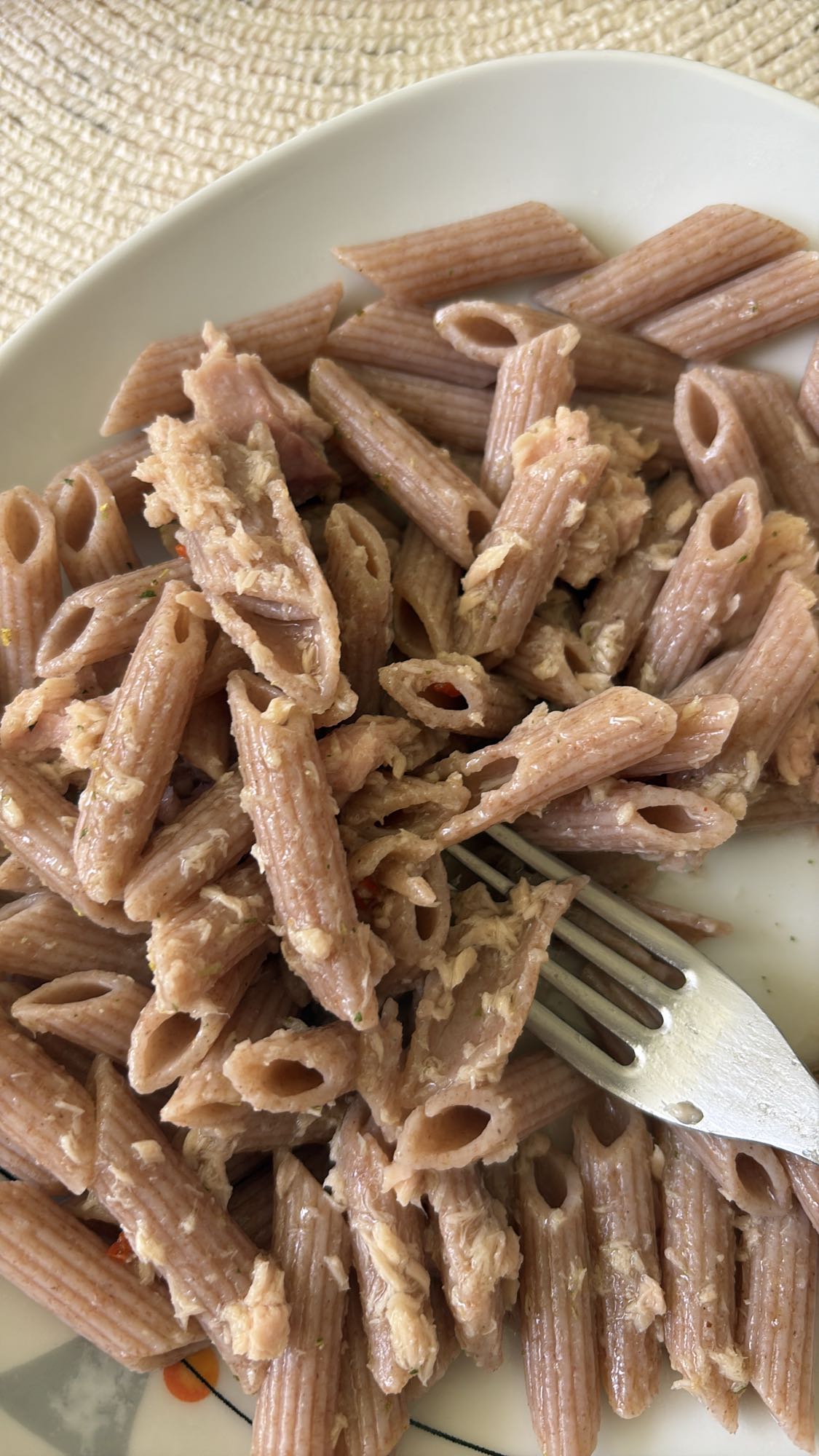 Polnozrnate testenine s tuno