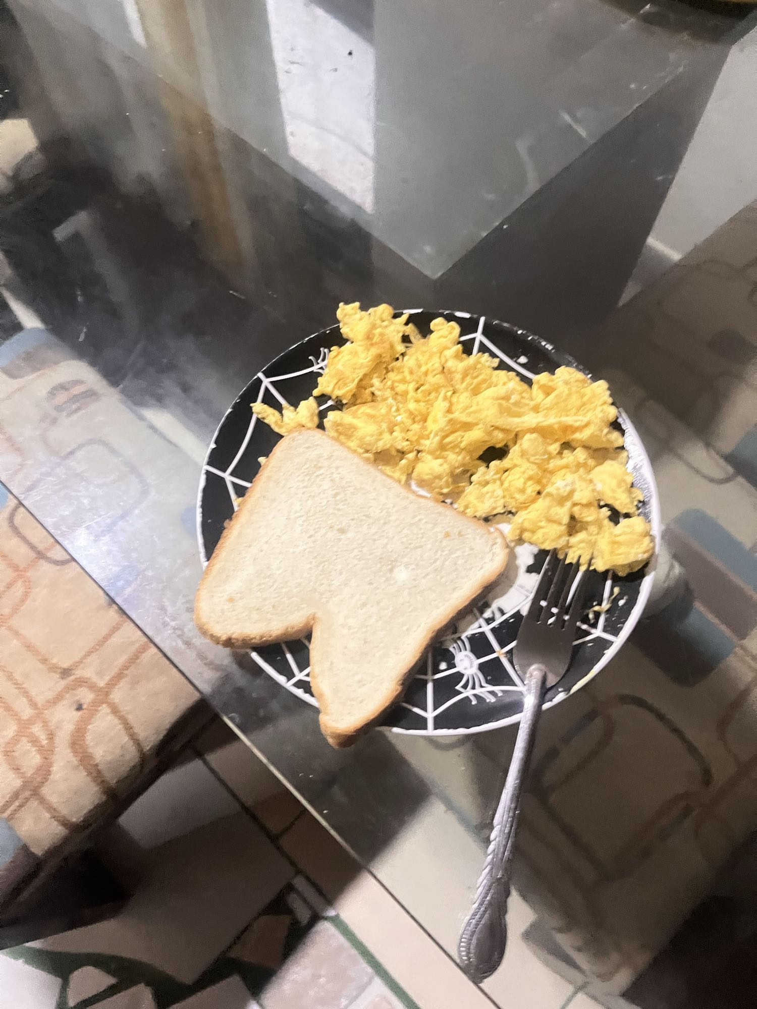 Huevo revuelto con pan