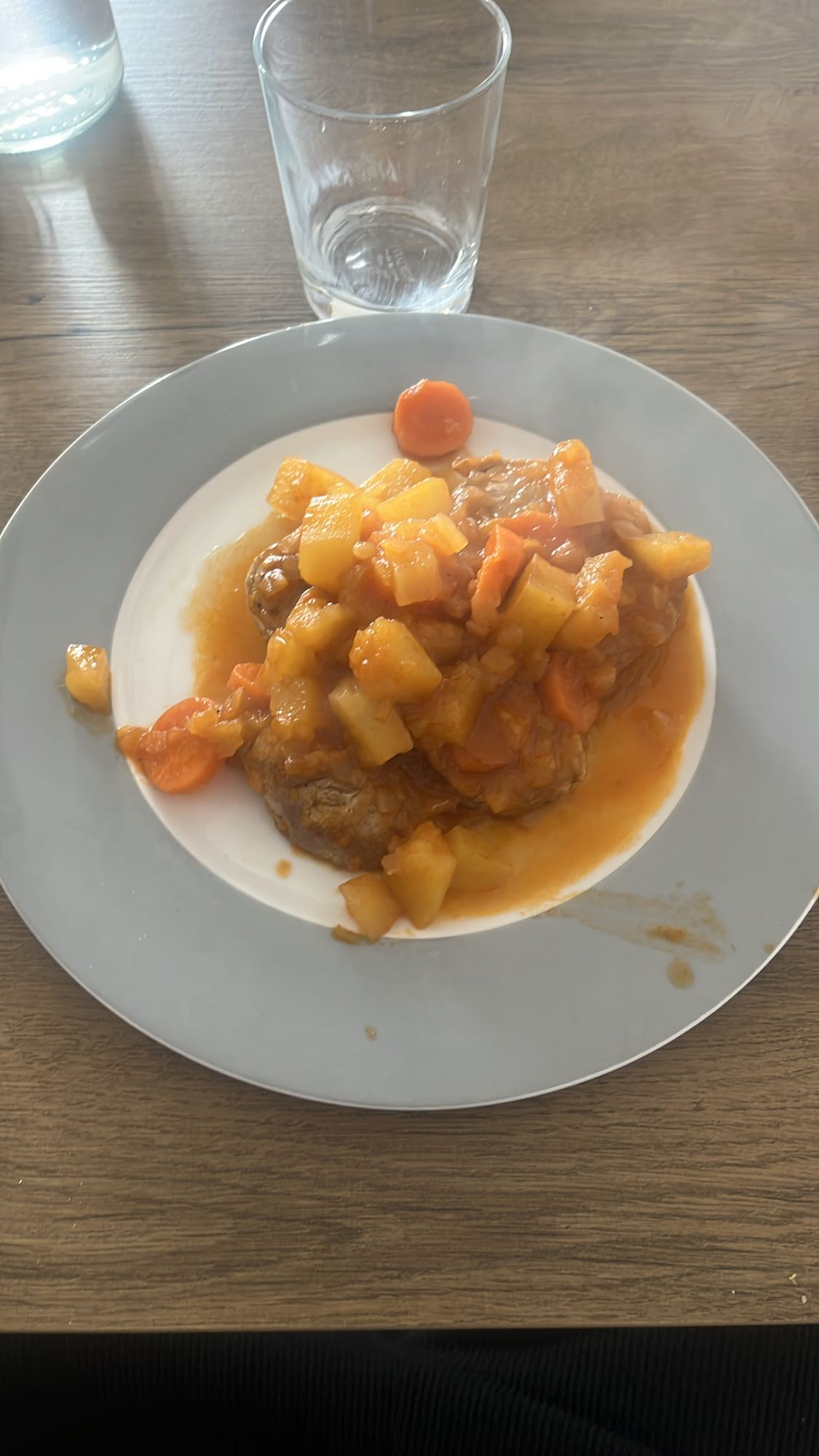 Carne guisada con verduras