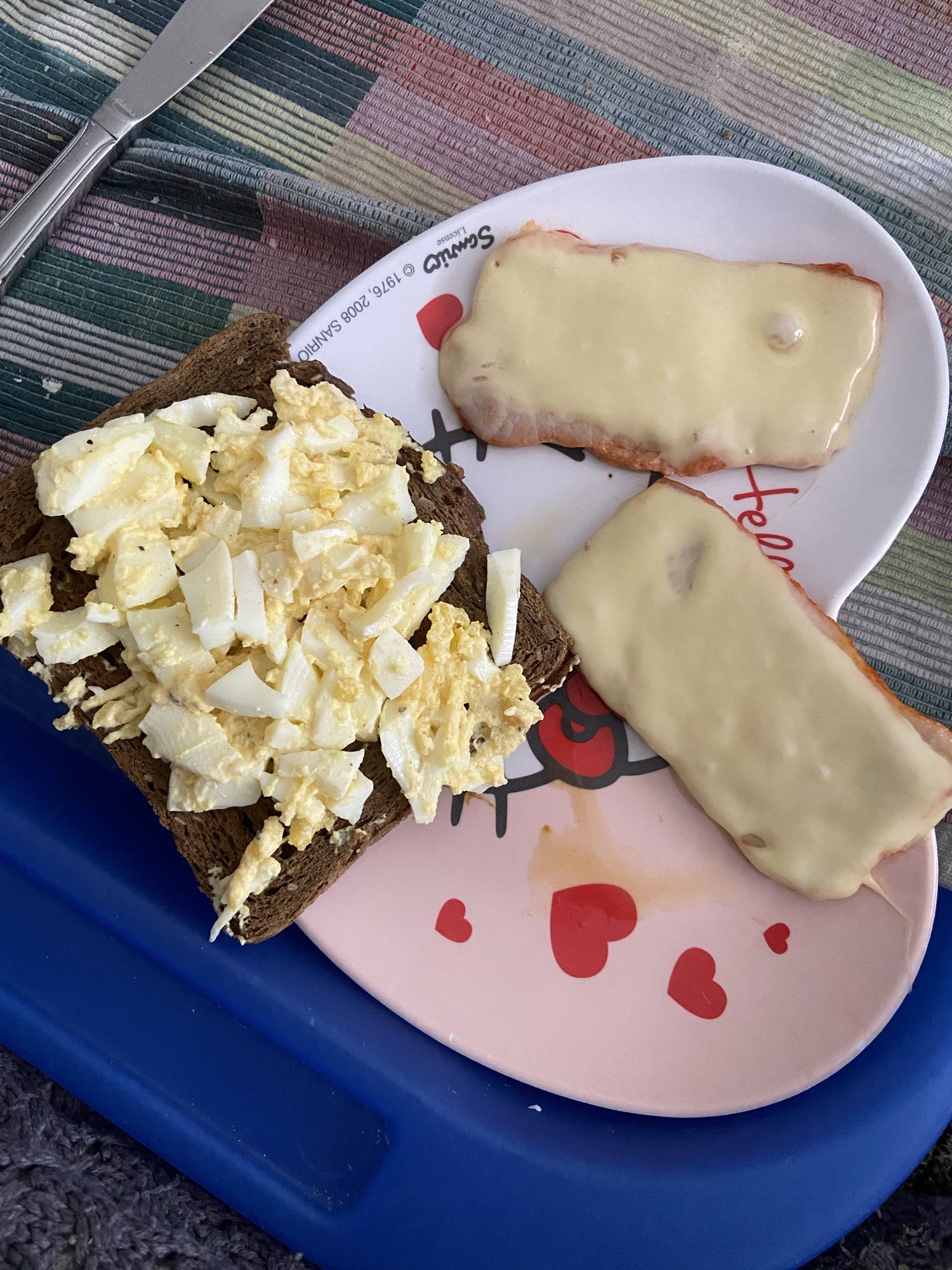 Tostada con huevo y jamón