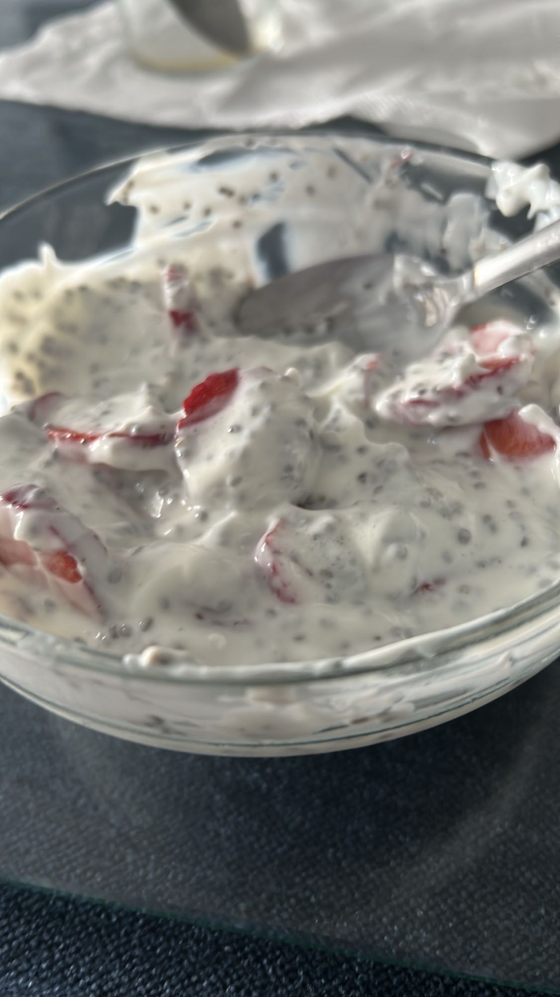 Yogur con fresas y chía