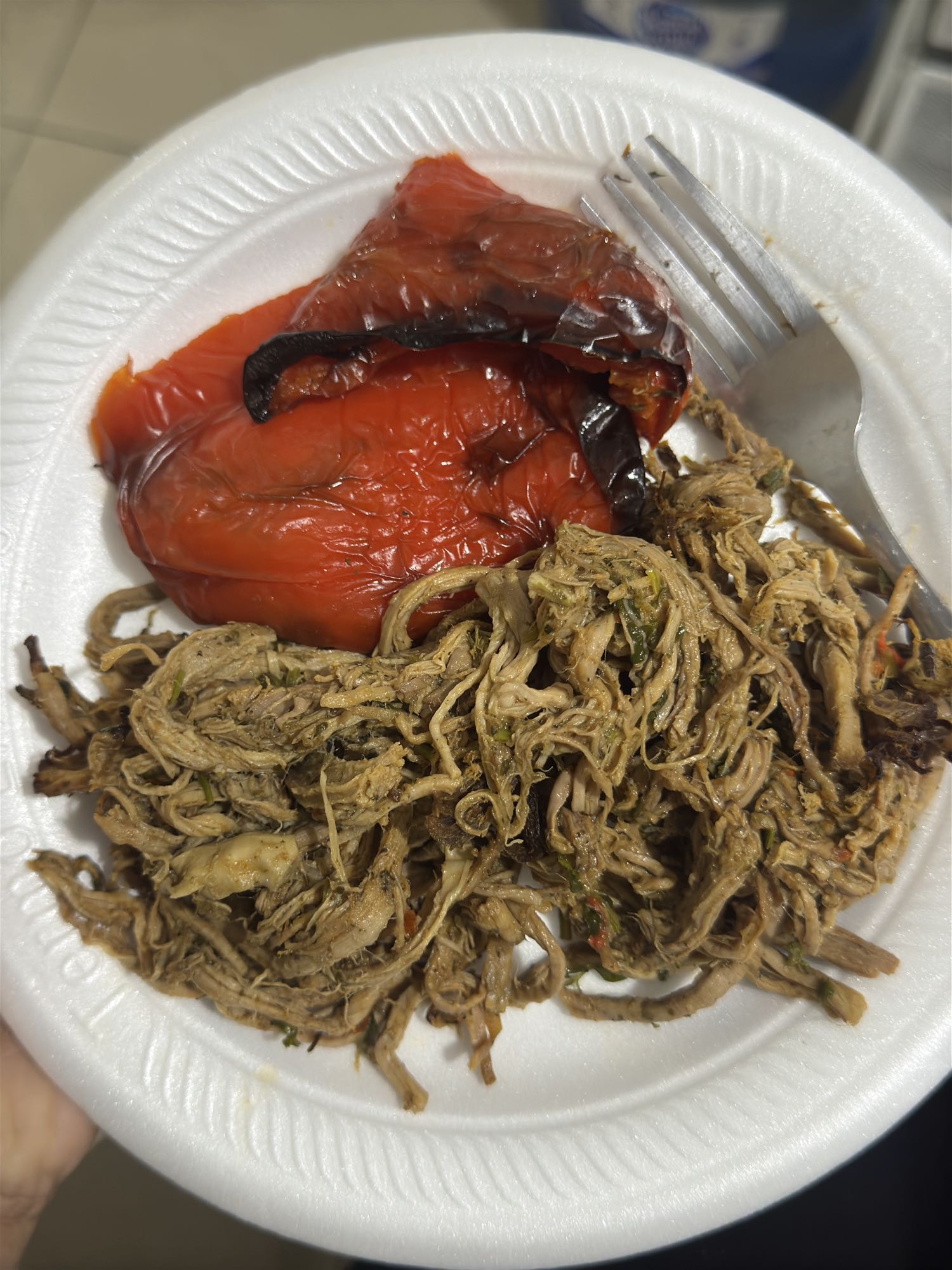 Carne deshebrada con pimientos