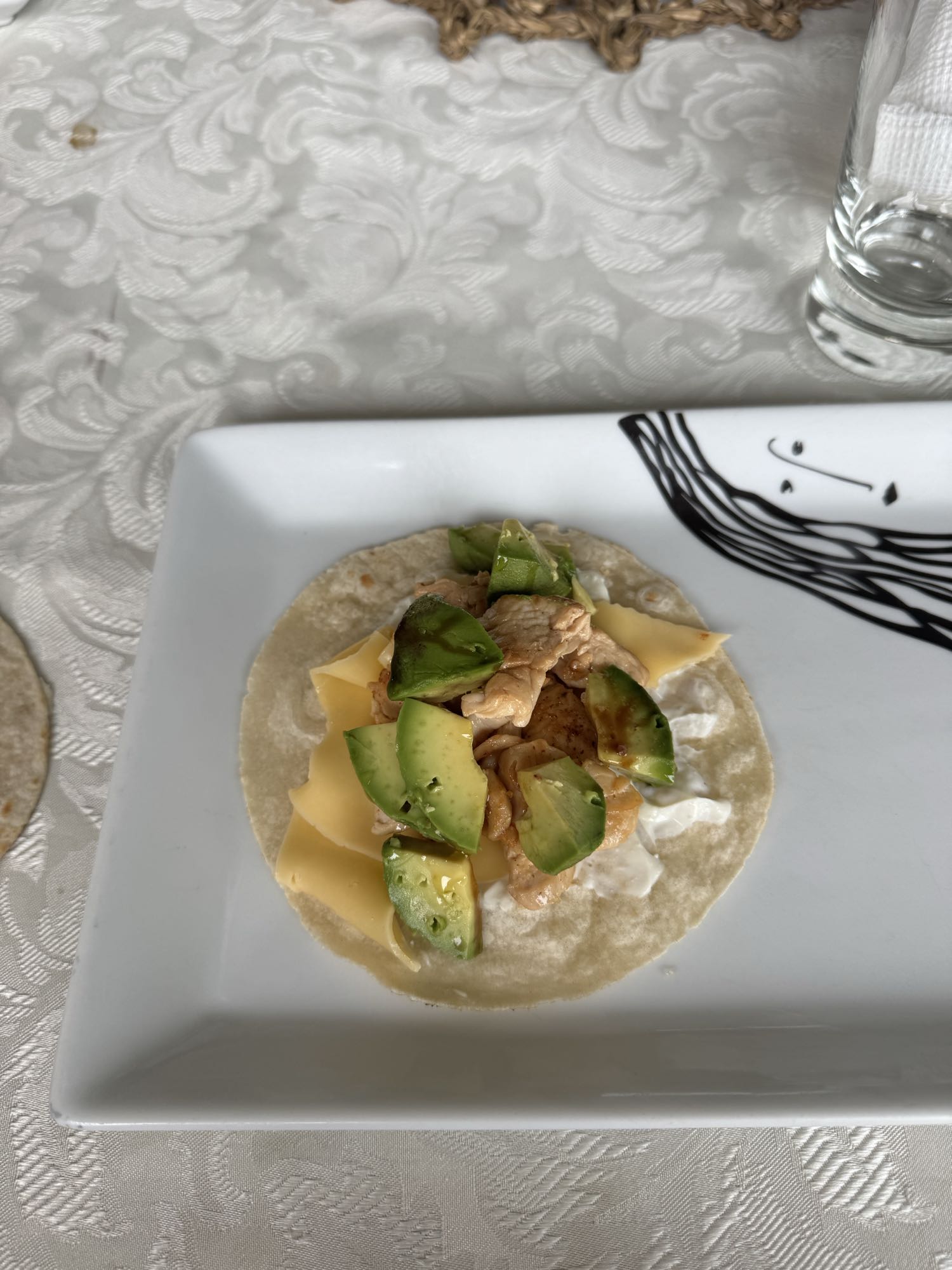 Taco de pollo y aguacate