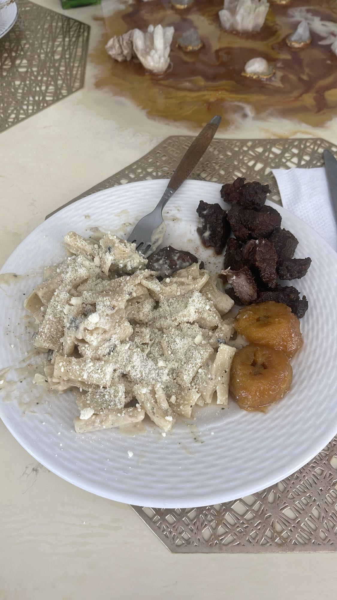 Pasta con carne y plátano