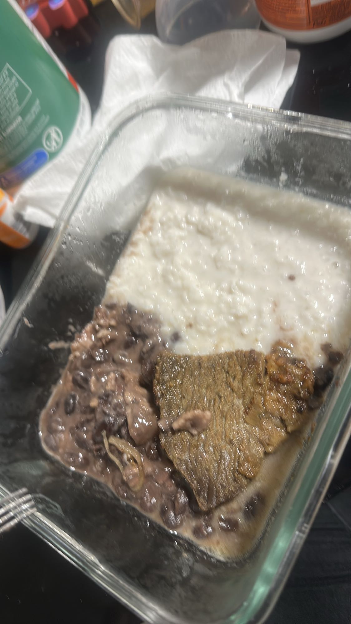 Arroz con frijoles y carne