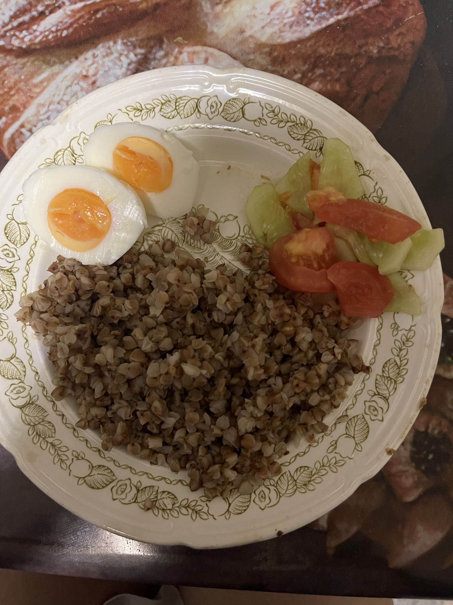 Гречка с яйцом и овощами