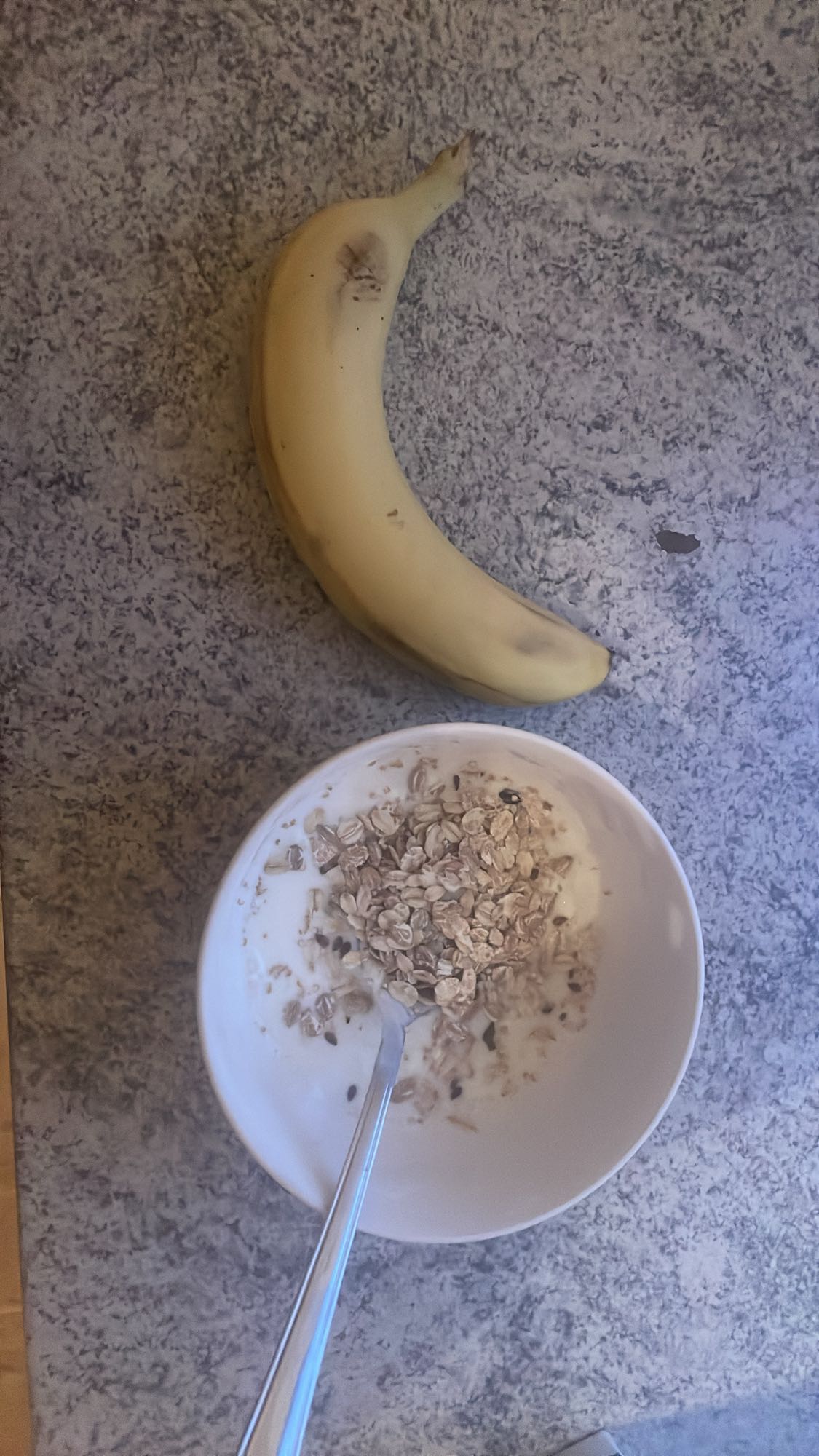 Jogurt z ovsenimi kosmiči