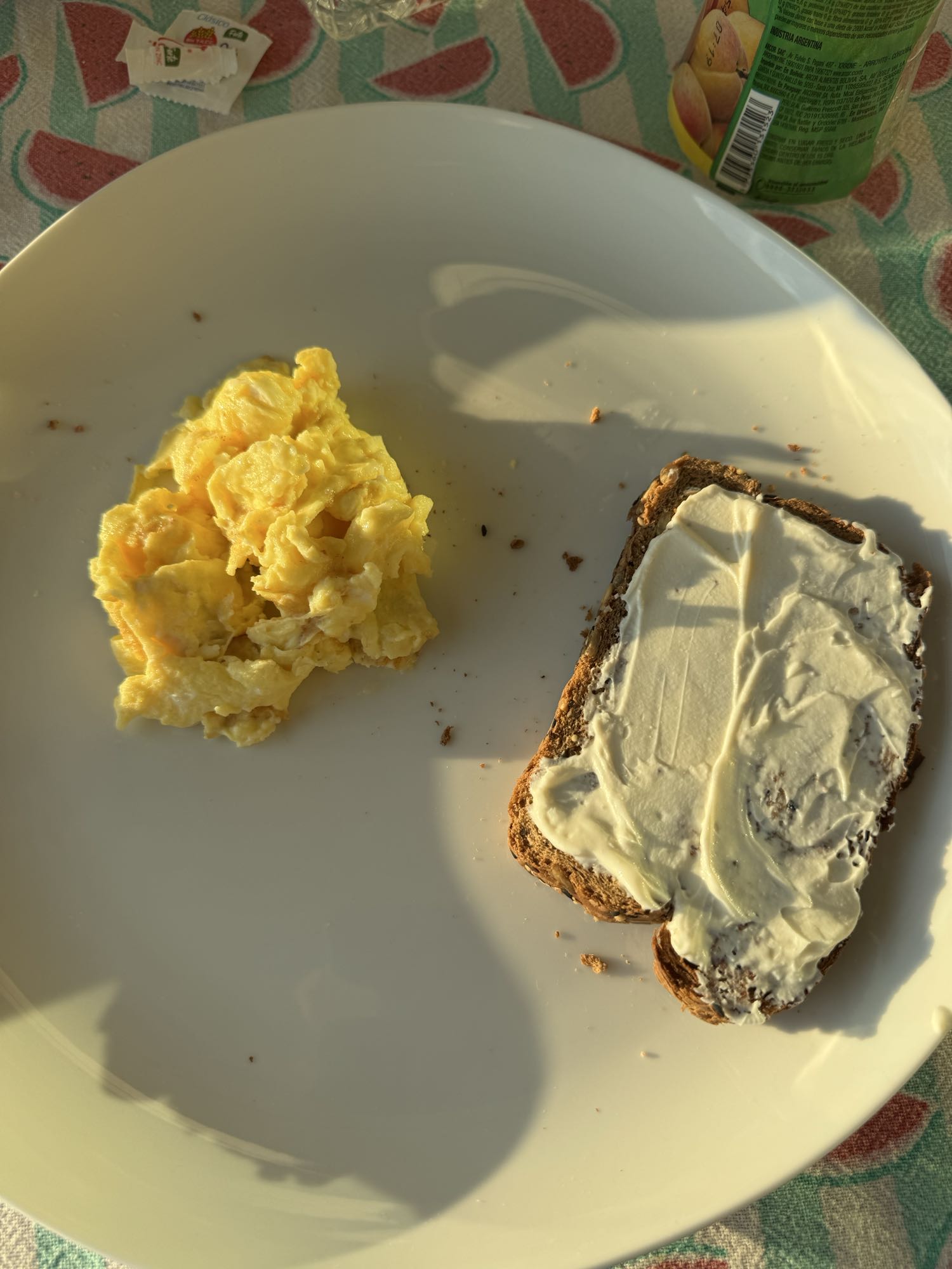 Huevo revuelto con pan