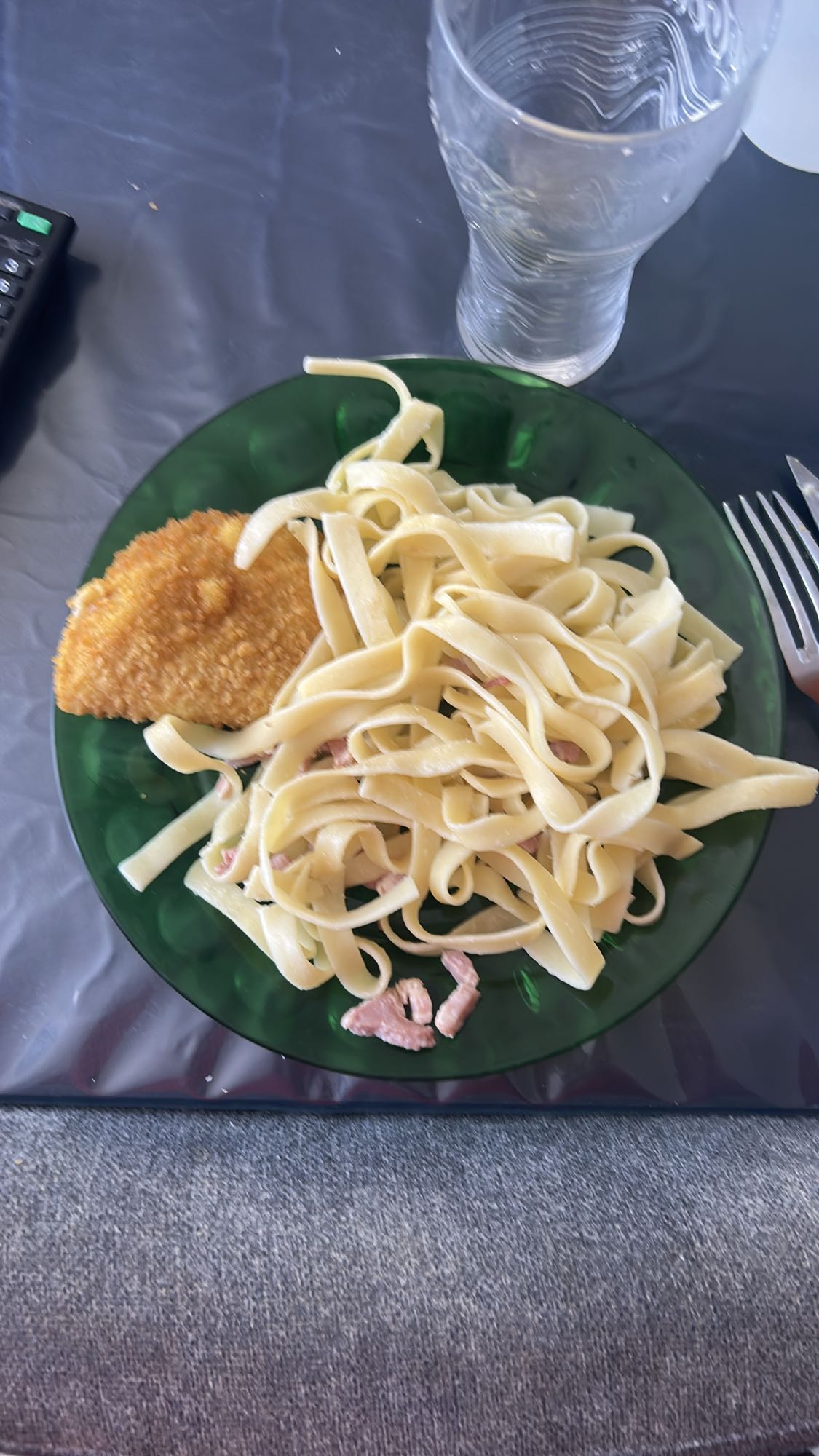 Pâtes au jambon et escalope