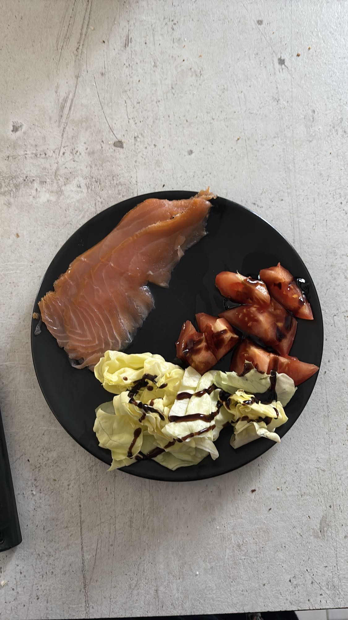 Saumon fumé et salade