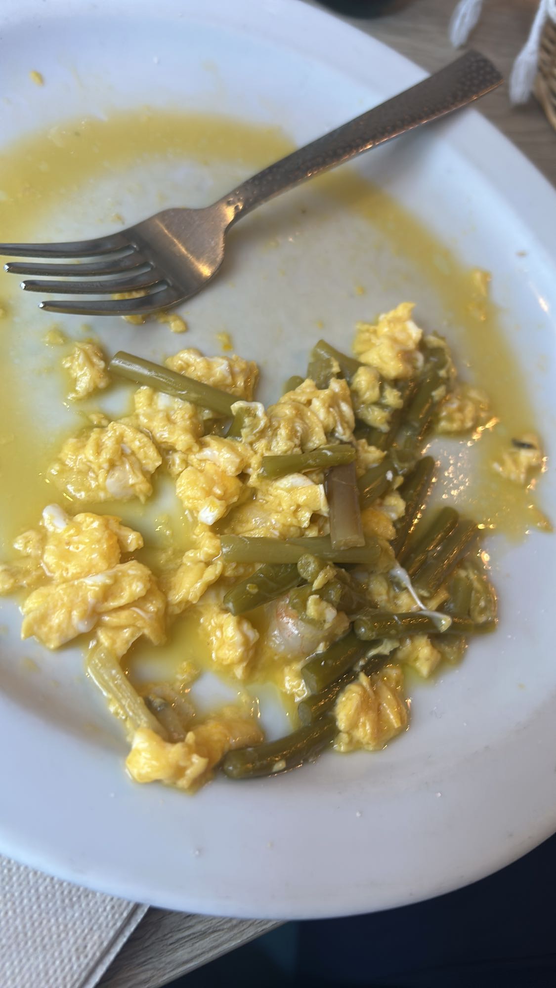 Huevos revueltos con espárragos