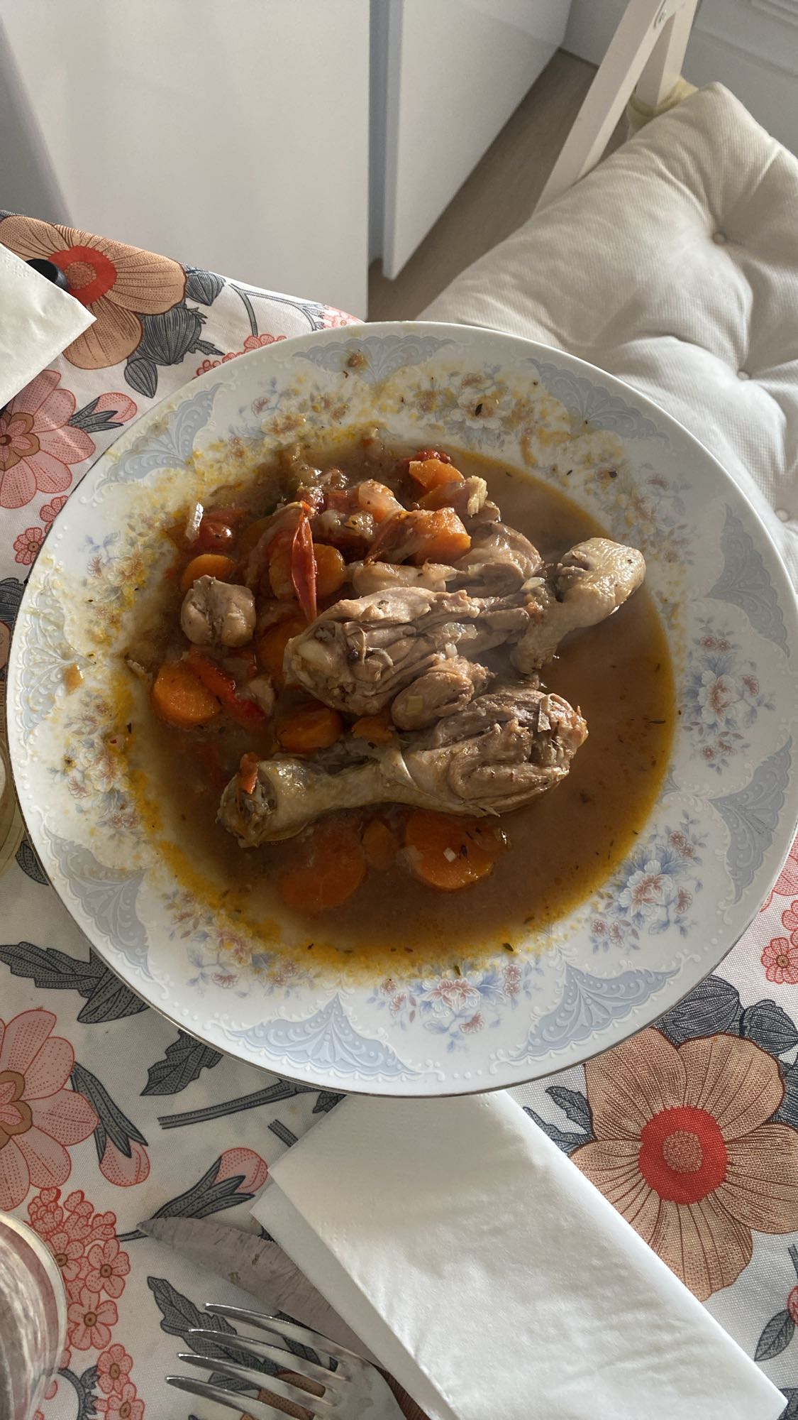 Pollo guisado con verduras