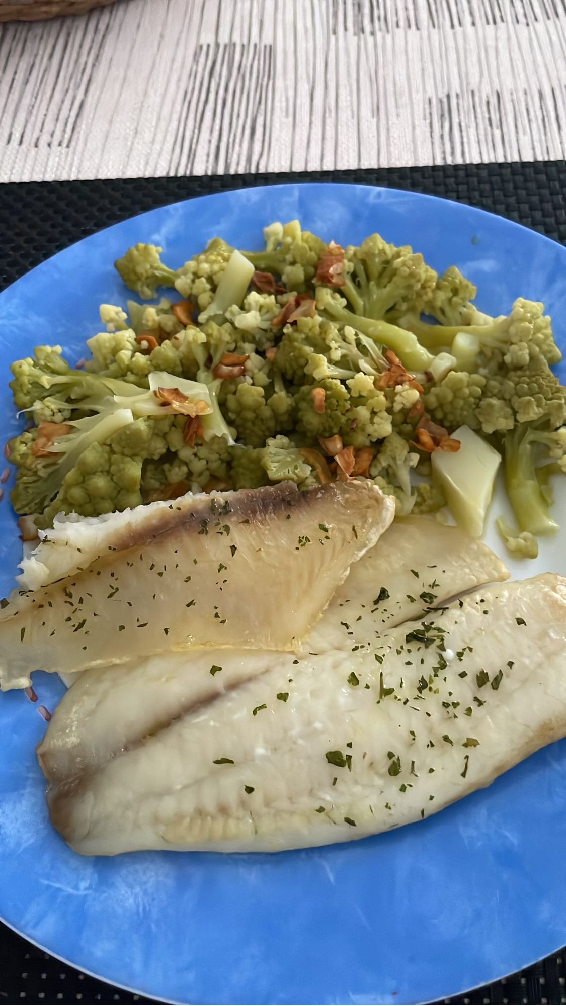 Pescado con romanesco
