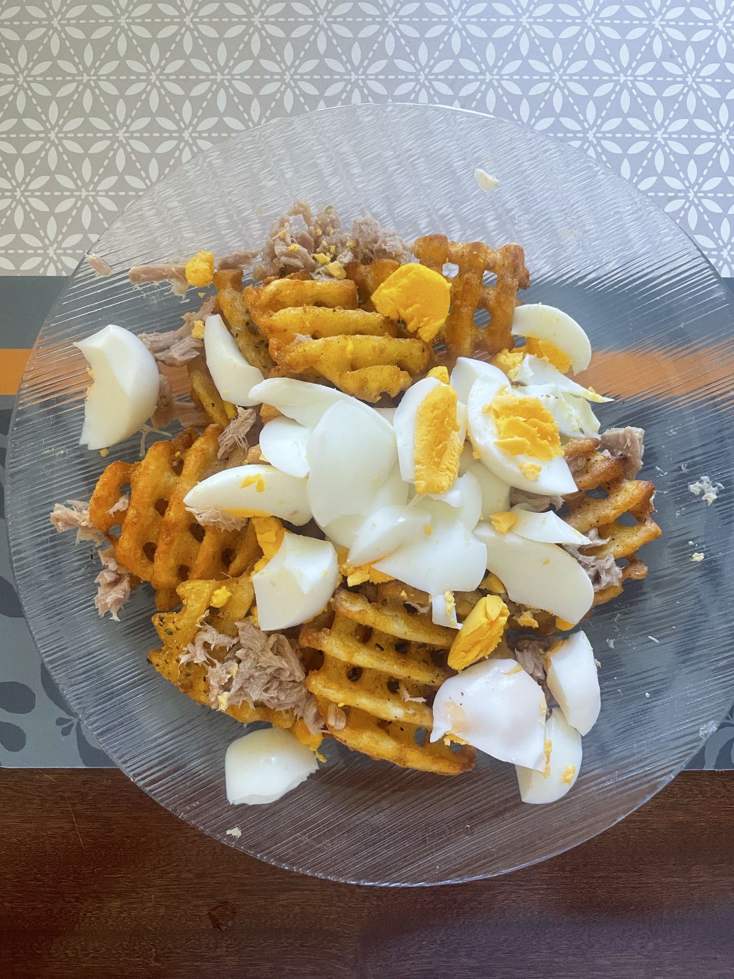 Papas con huevo y atún
