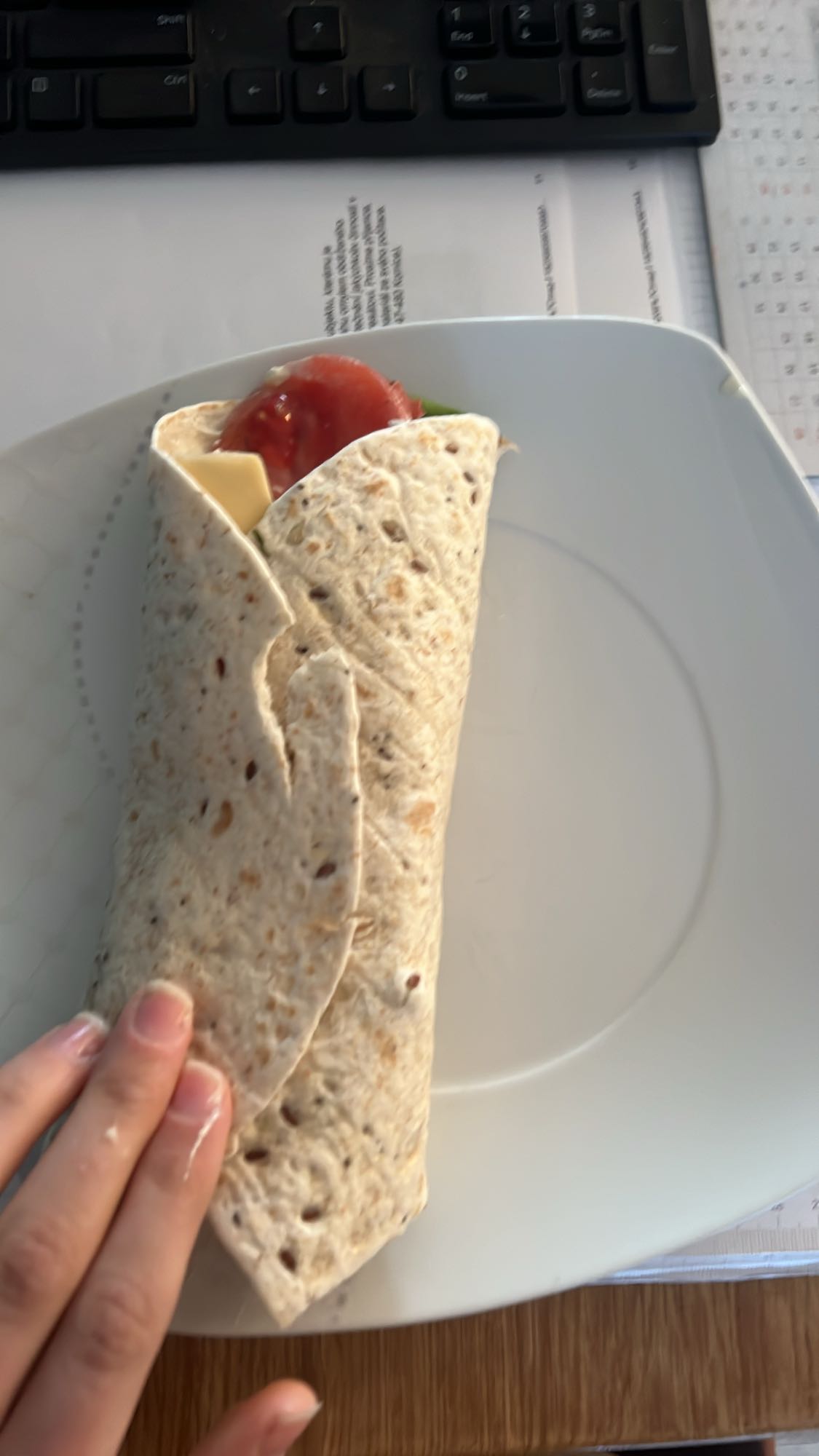 Wrap warzywno-serowy